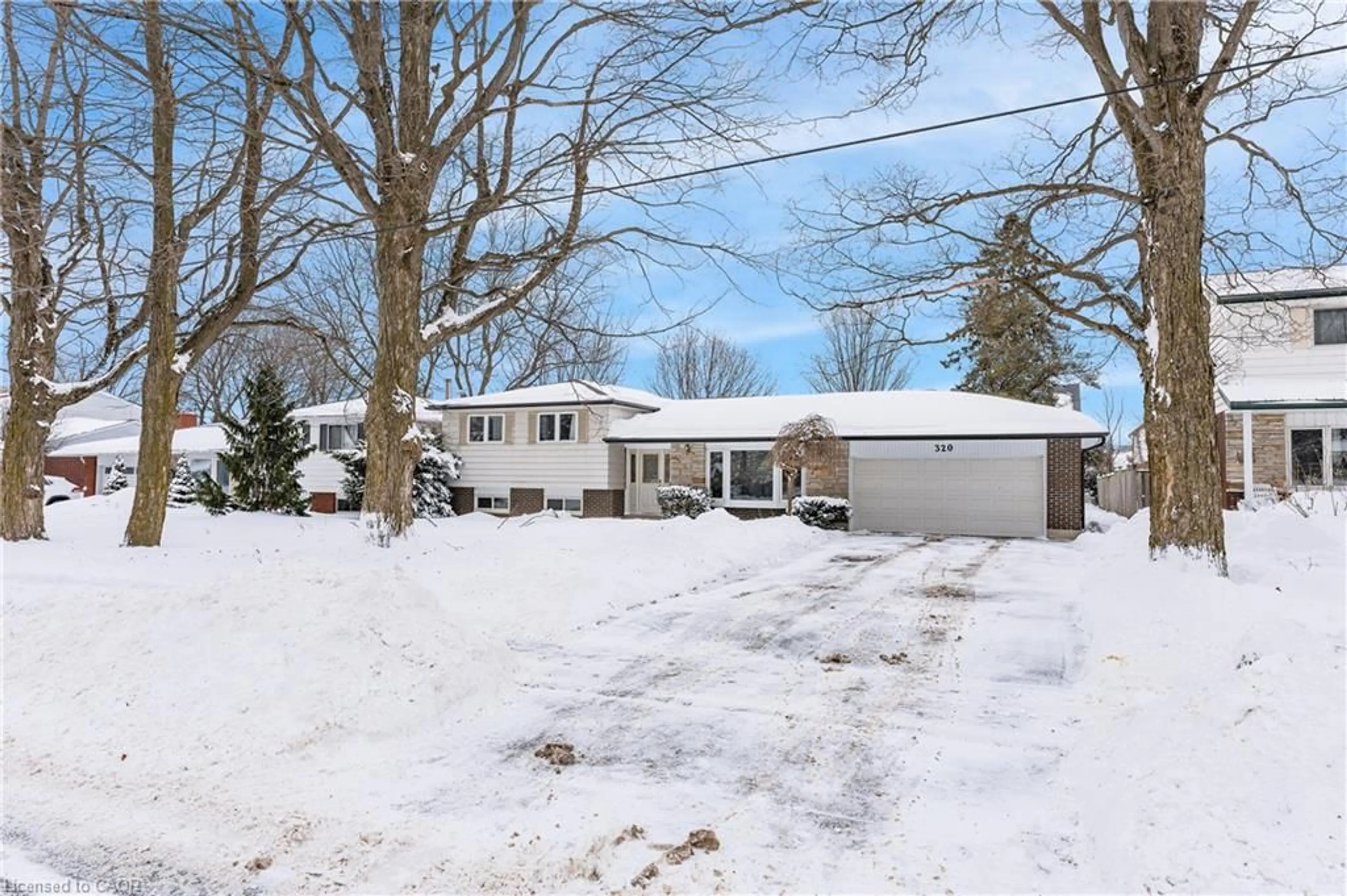 A pic from outside/outdoor area/front of a property/back of a property/a pic from drone, street for 320 Elora St, Fergus Ontario N1M 1Y8