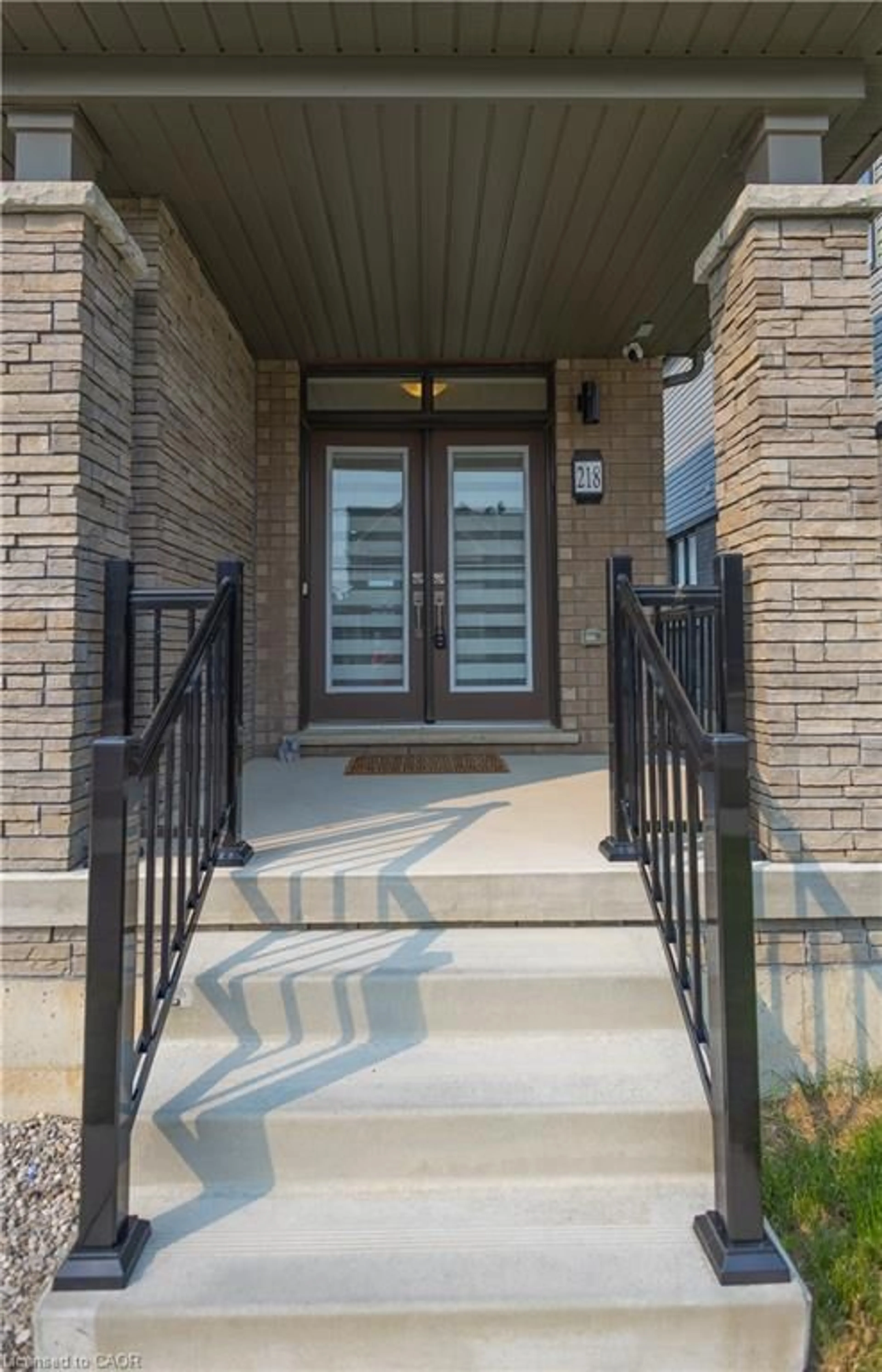 Indoor entryway for 218 Wilmot Rd, Brantford Ontario N3T 0V8