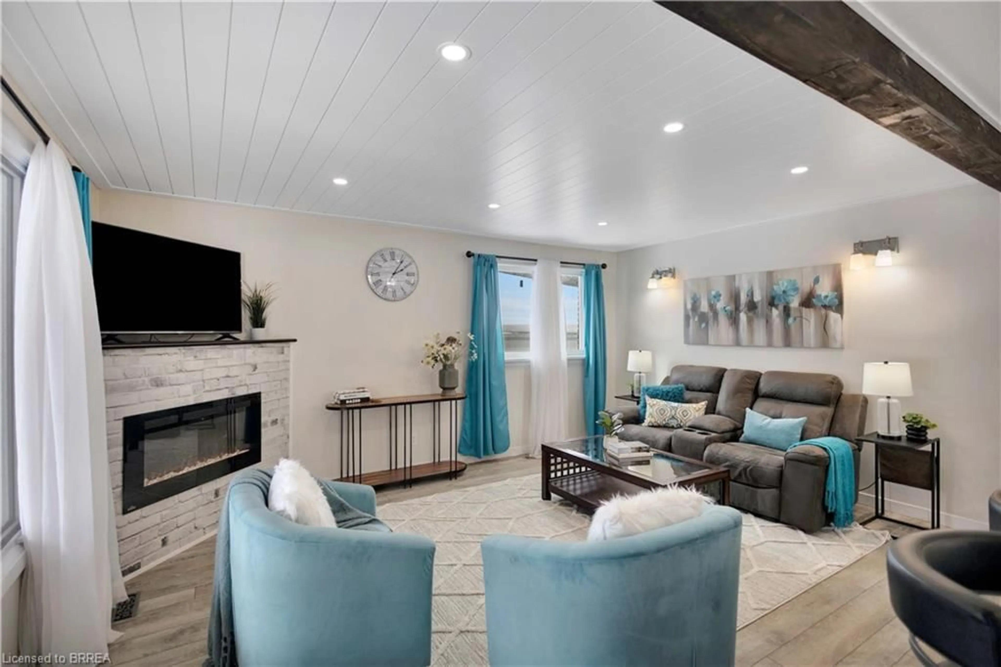 Living room with furniture, unknown for 271 South Dr, Simcoe Ontario N3Y 1G9