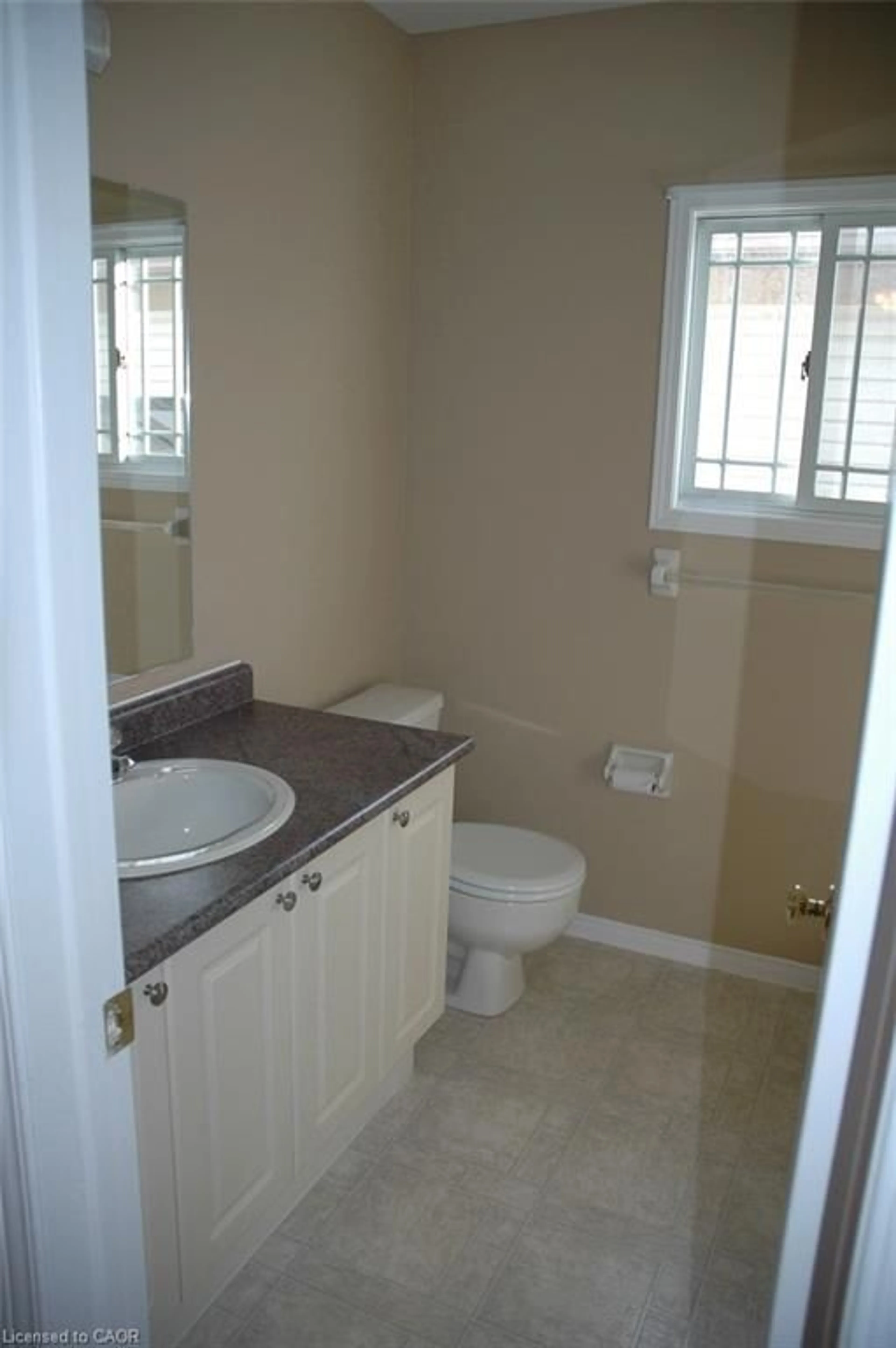 Standard bathroom, ceramic/tile floor for 157 Shadow Wood Crt, Waterloo Ontario N2K 3W4