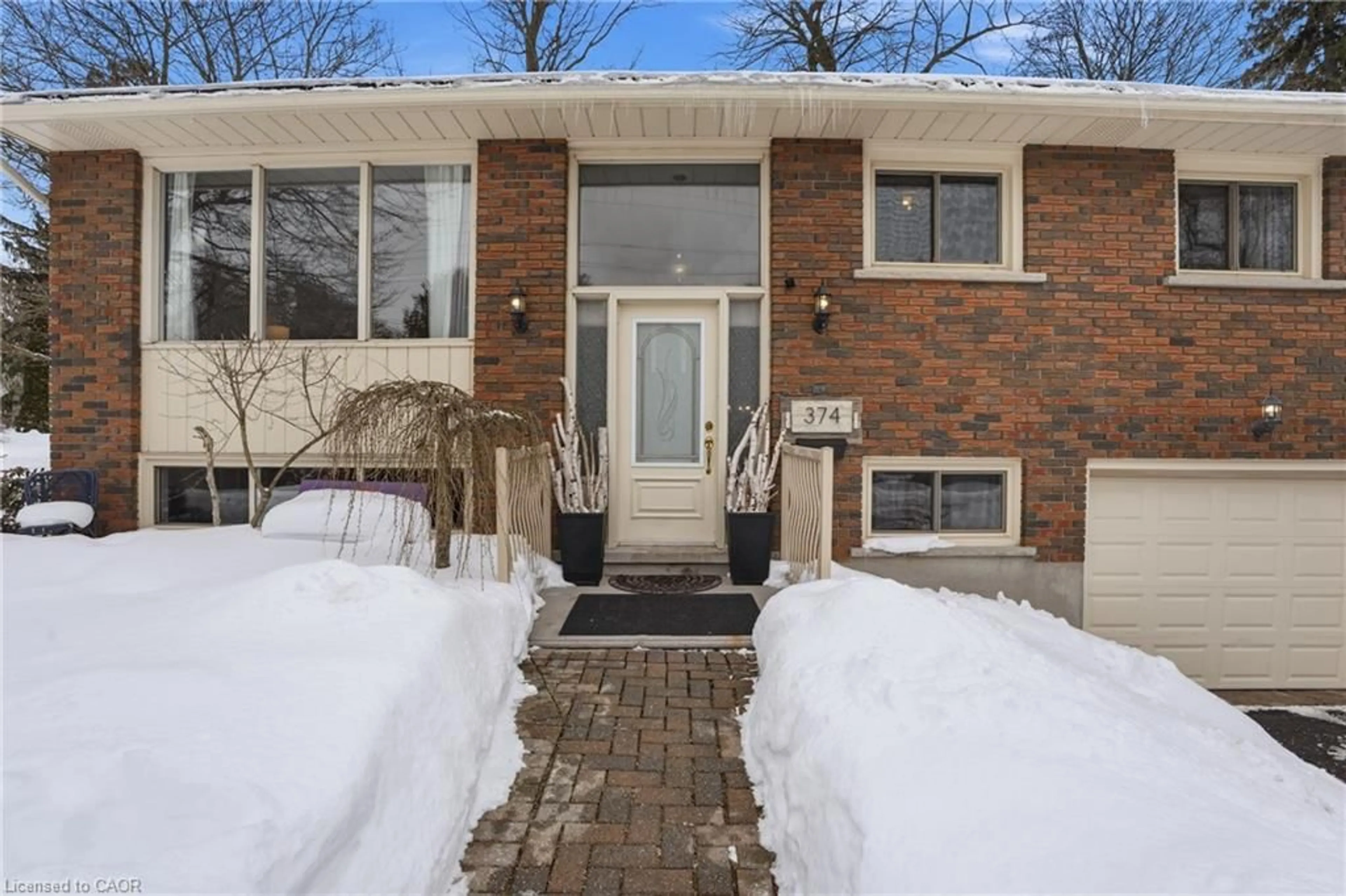 Unknown for 374 Queen St, Fergus Ontario N1M 1T4