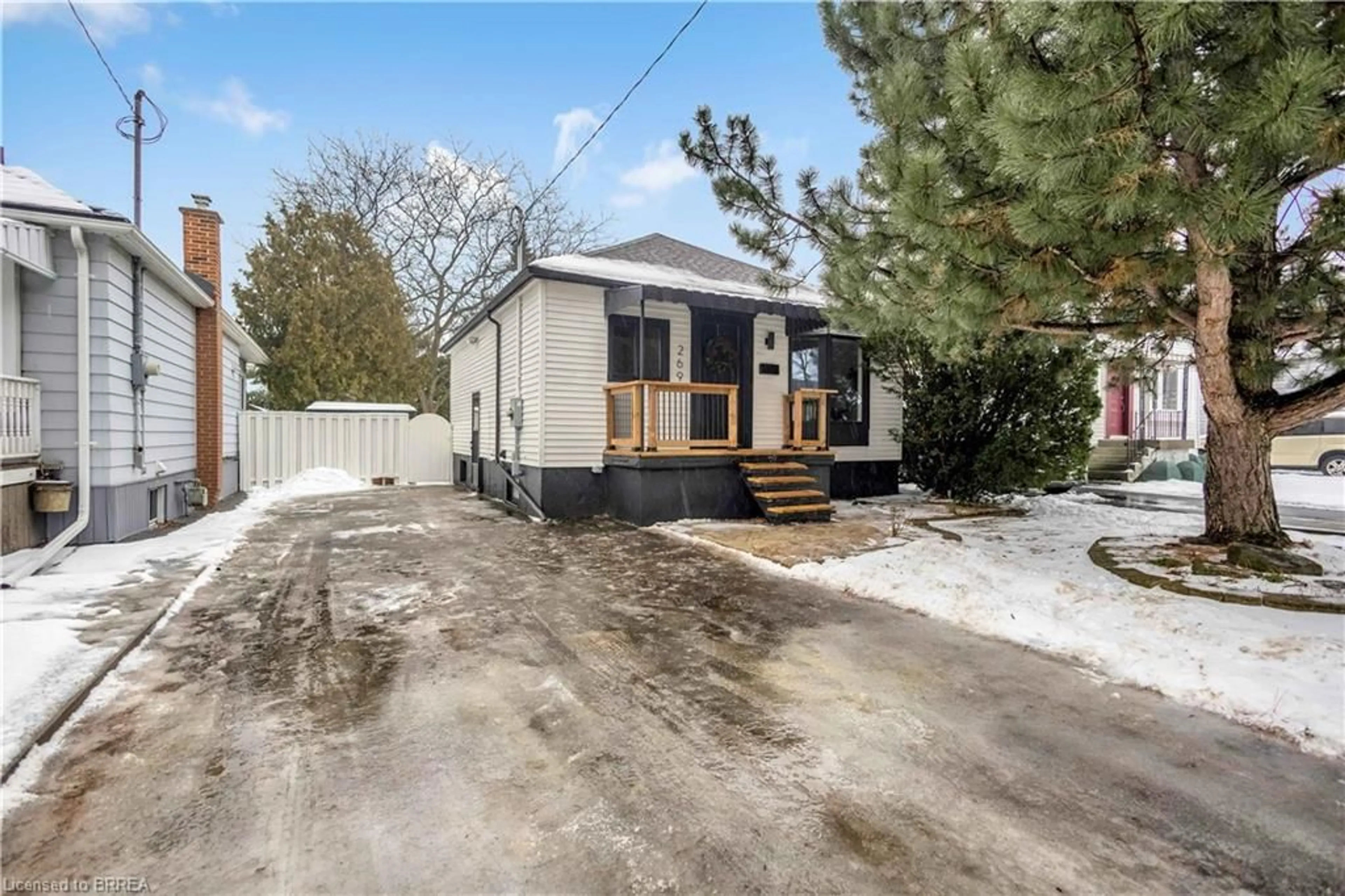 Shed for 269 East 28th St, Hamilton Ontario L8V 3J2