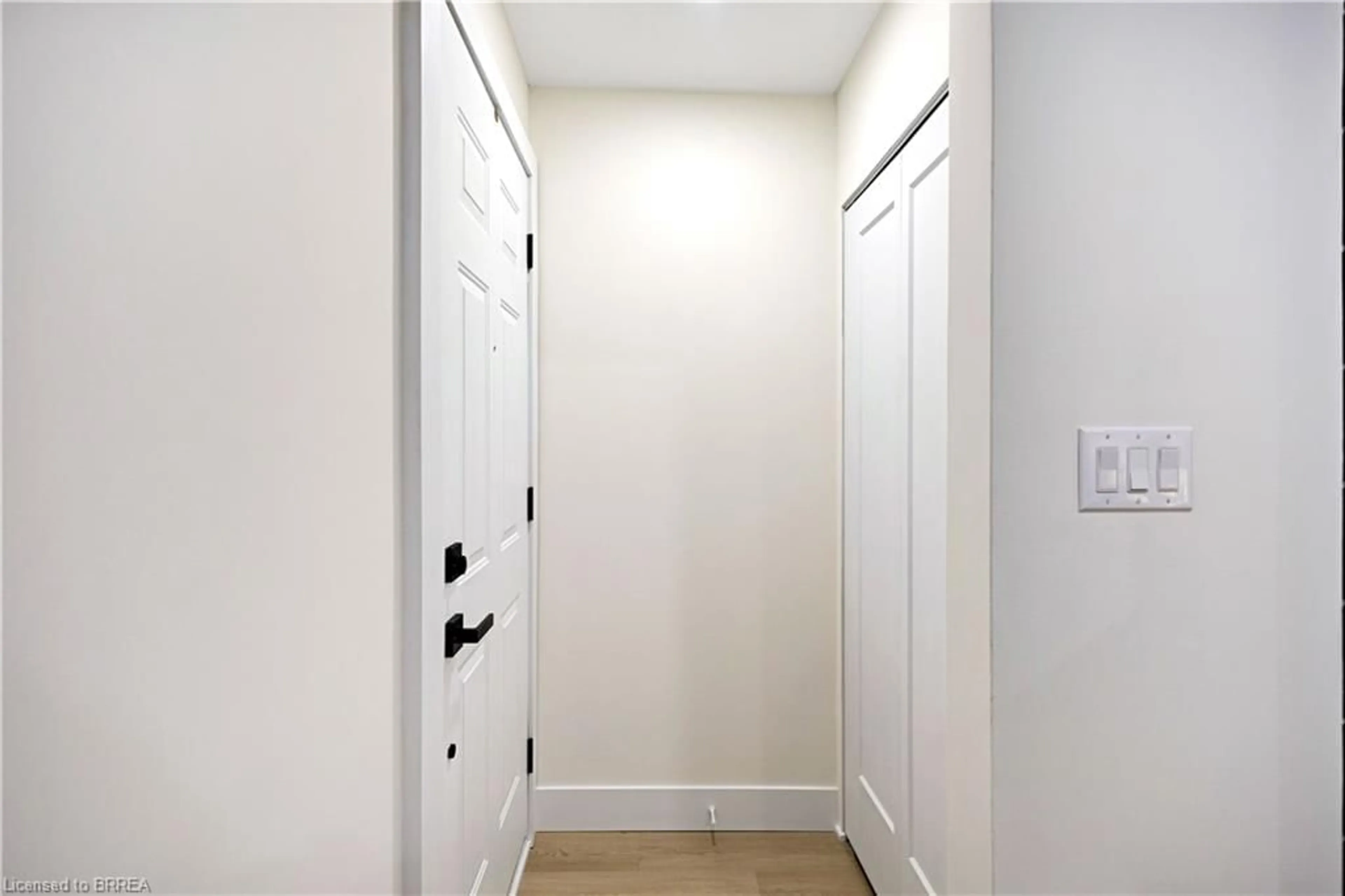 Indoor entryway for 269 East 28th St, Hamilton Ontario L8V 3J2