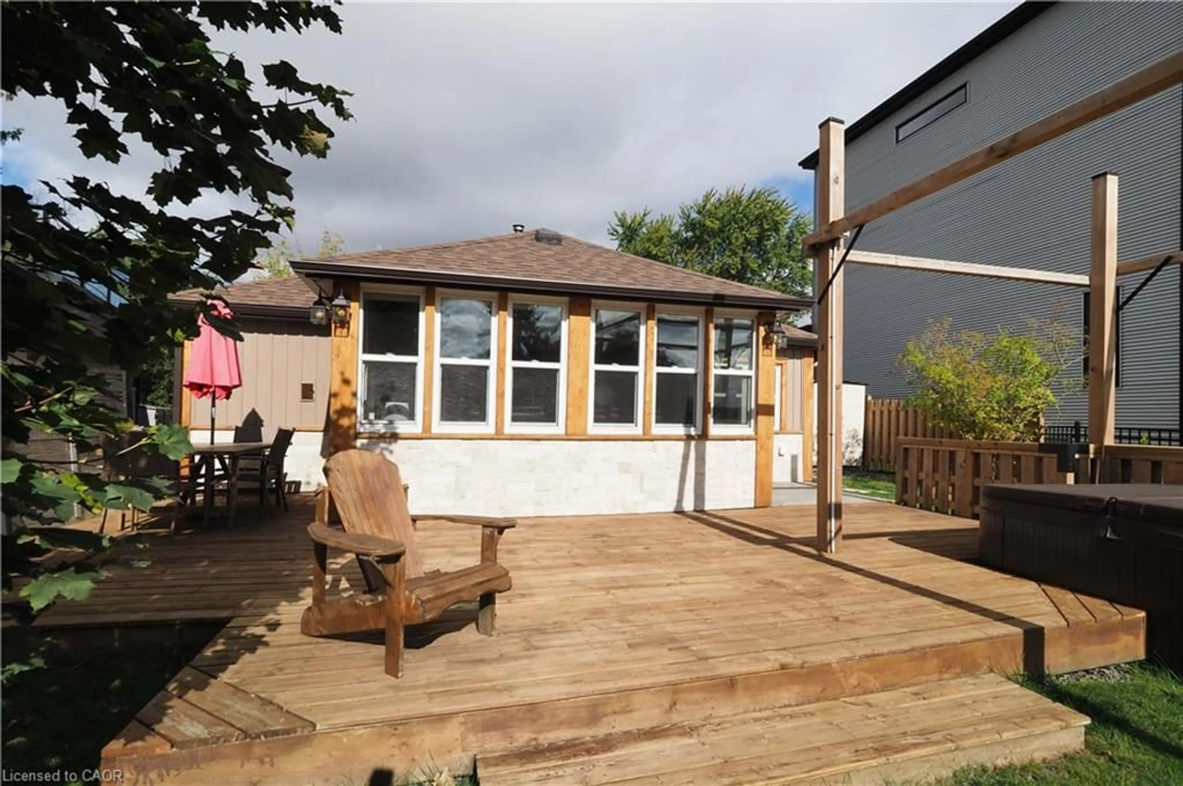 Patio, street for 50 Holly Trail, Puslinch Ontario N3C 2V4