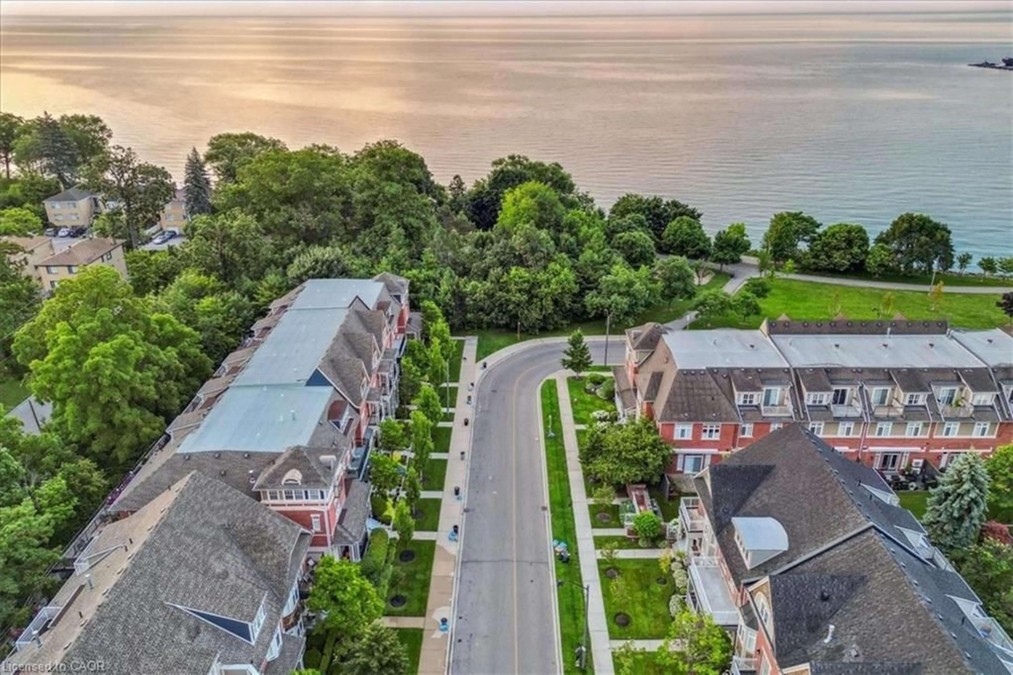 A pic from outside/outdoor area/front of a property/back of a property/a pic from drone, water/lake/river/ocean view for 111 St. Lawrence Dr, Mississauga Ontario L5G 4V2