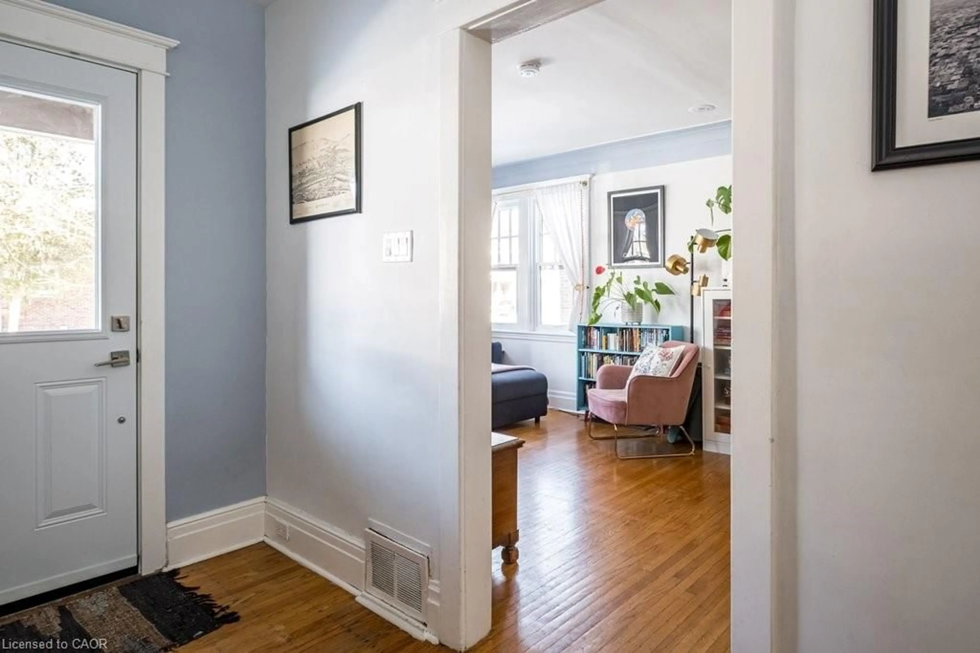 Indoor entryway for 44 Cline Ave, Hamilton Ontario L8S 3Z4