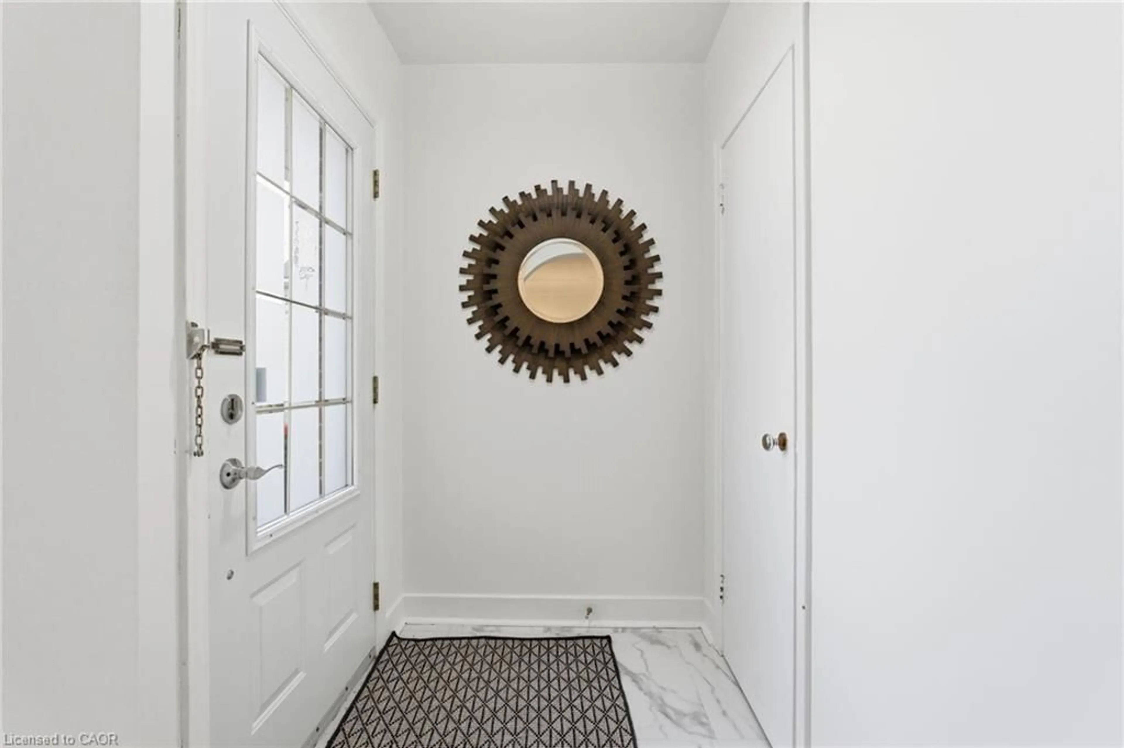 Indoor entryway for 53 Livingston Ave, Grimsby Ontario L3M 1L3