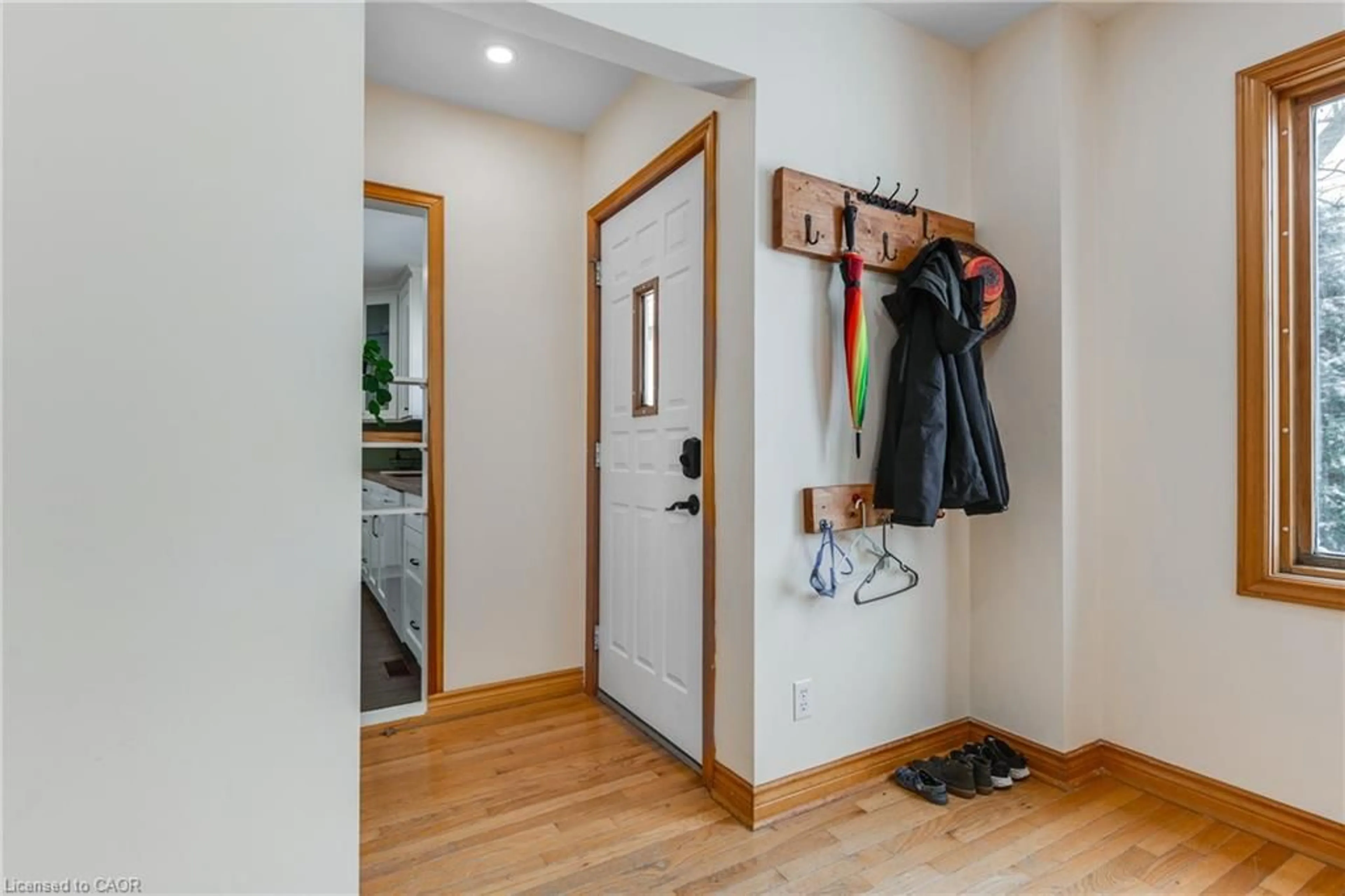 Indoor entryway for 53 Hincks St, New Hamburg Ontario N3A 2A2