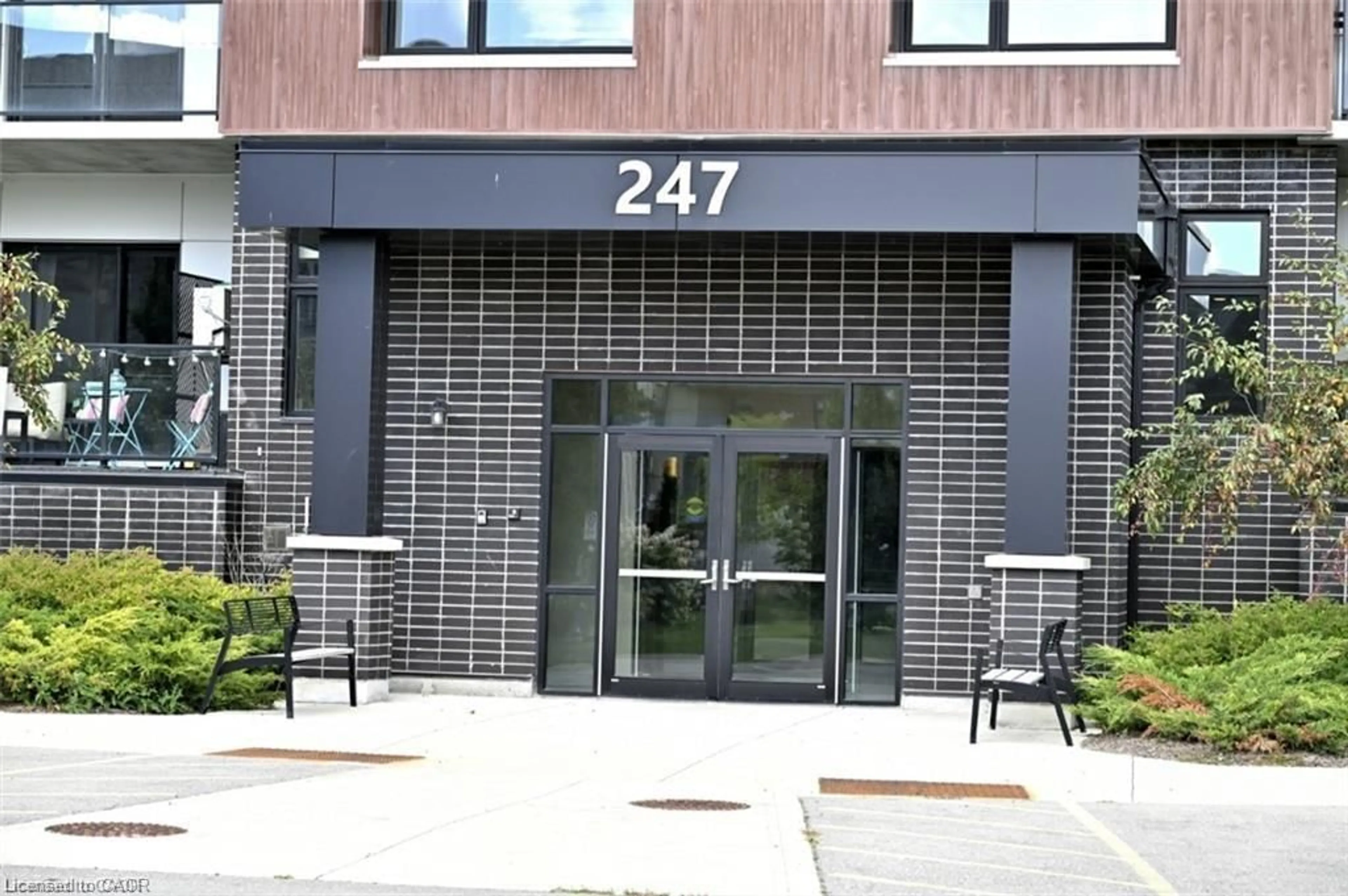 Indoor foyer for 247 Grey Silo Rd #201, Waterloo Ontario N2K 0G6