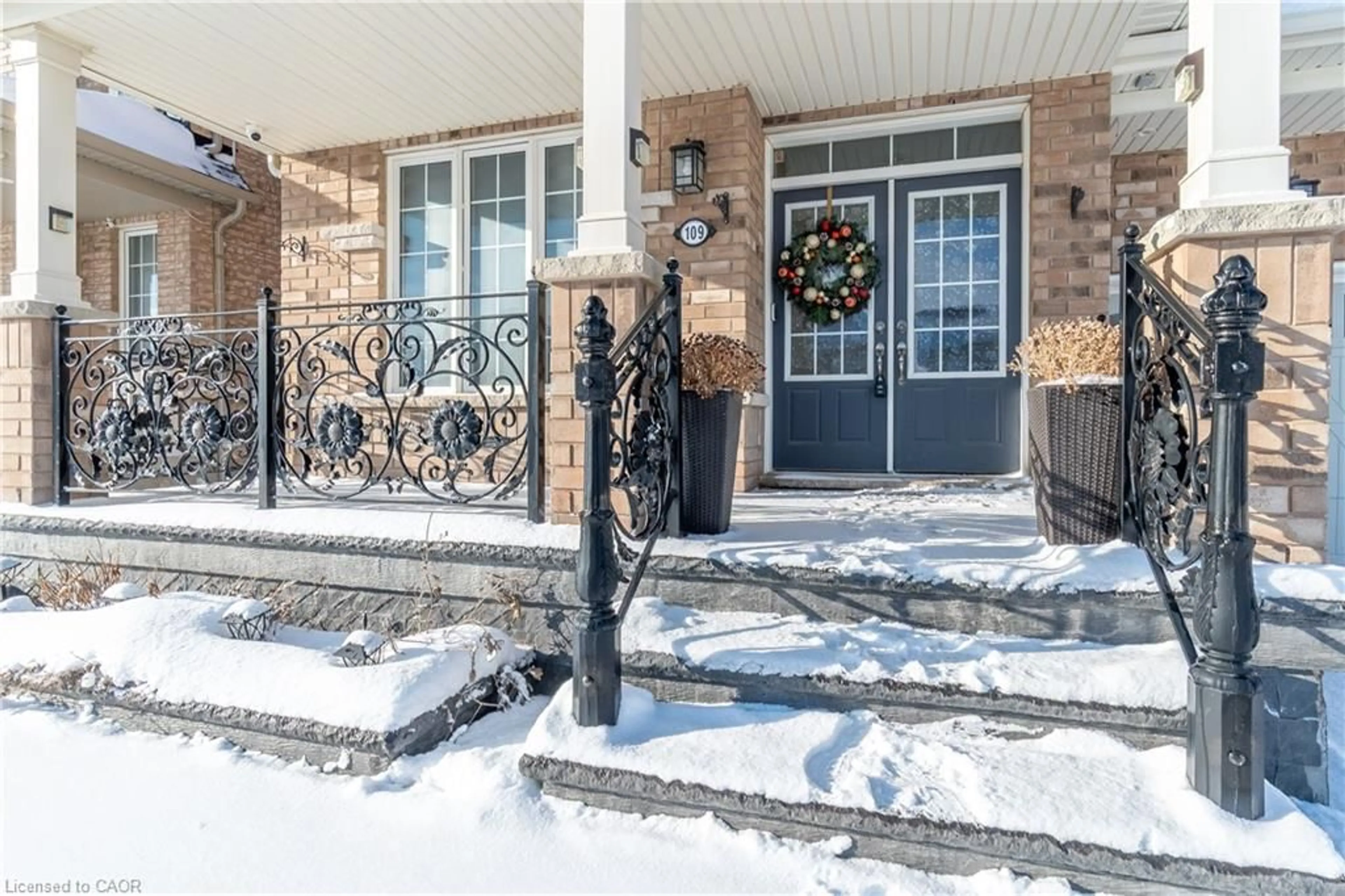 Indoor entryway for 109 Gillespie Dr, Brantford Ontario N3T 0K1