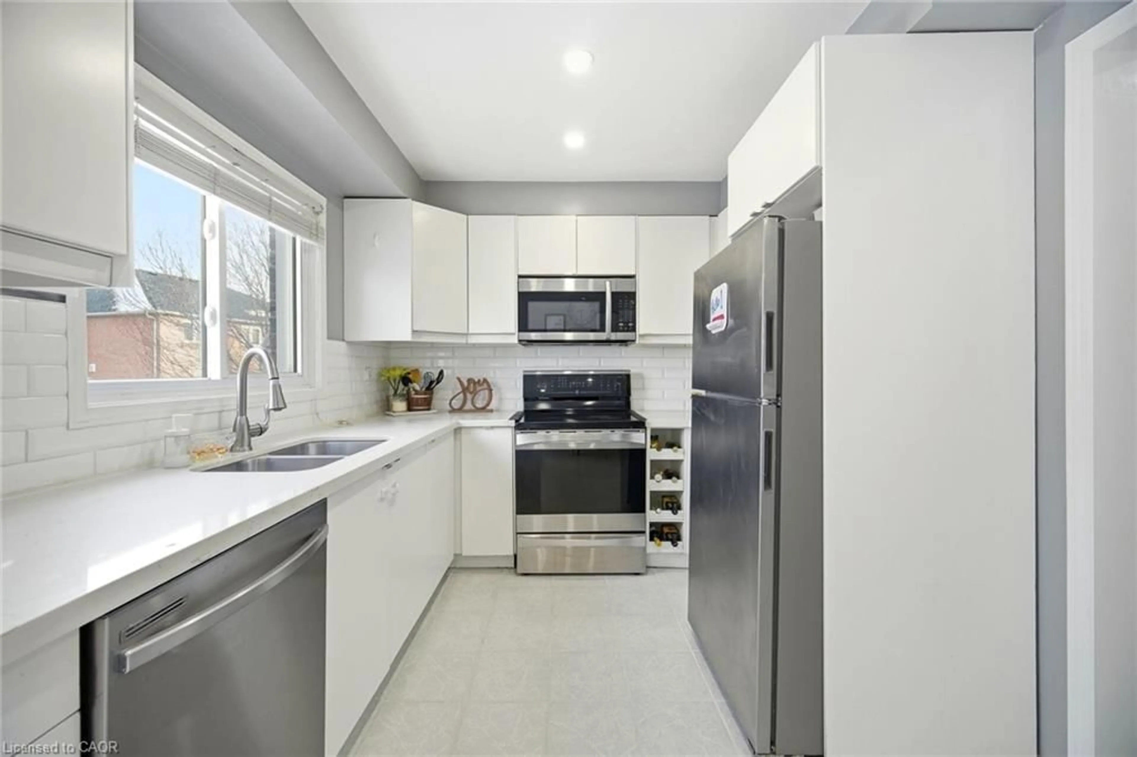 Standard kitchen, ceramic/tile floor for 21 Palmolive St, Brampton Ontario L6R 1P5