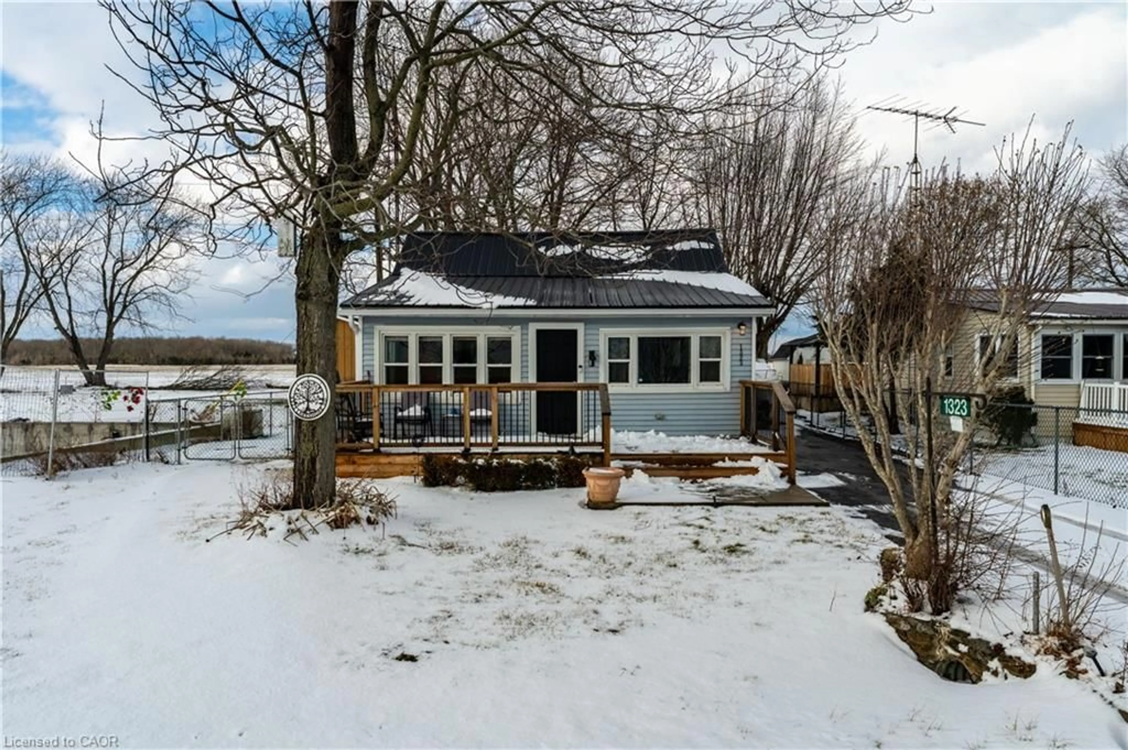 A pic from outside/outdoor area/front of a property/back of a property/a pic from drone, water/lake/river/ocean view for 1323 Lakeshore Rd, Selkirk Ontario N0A 1P0