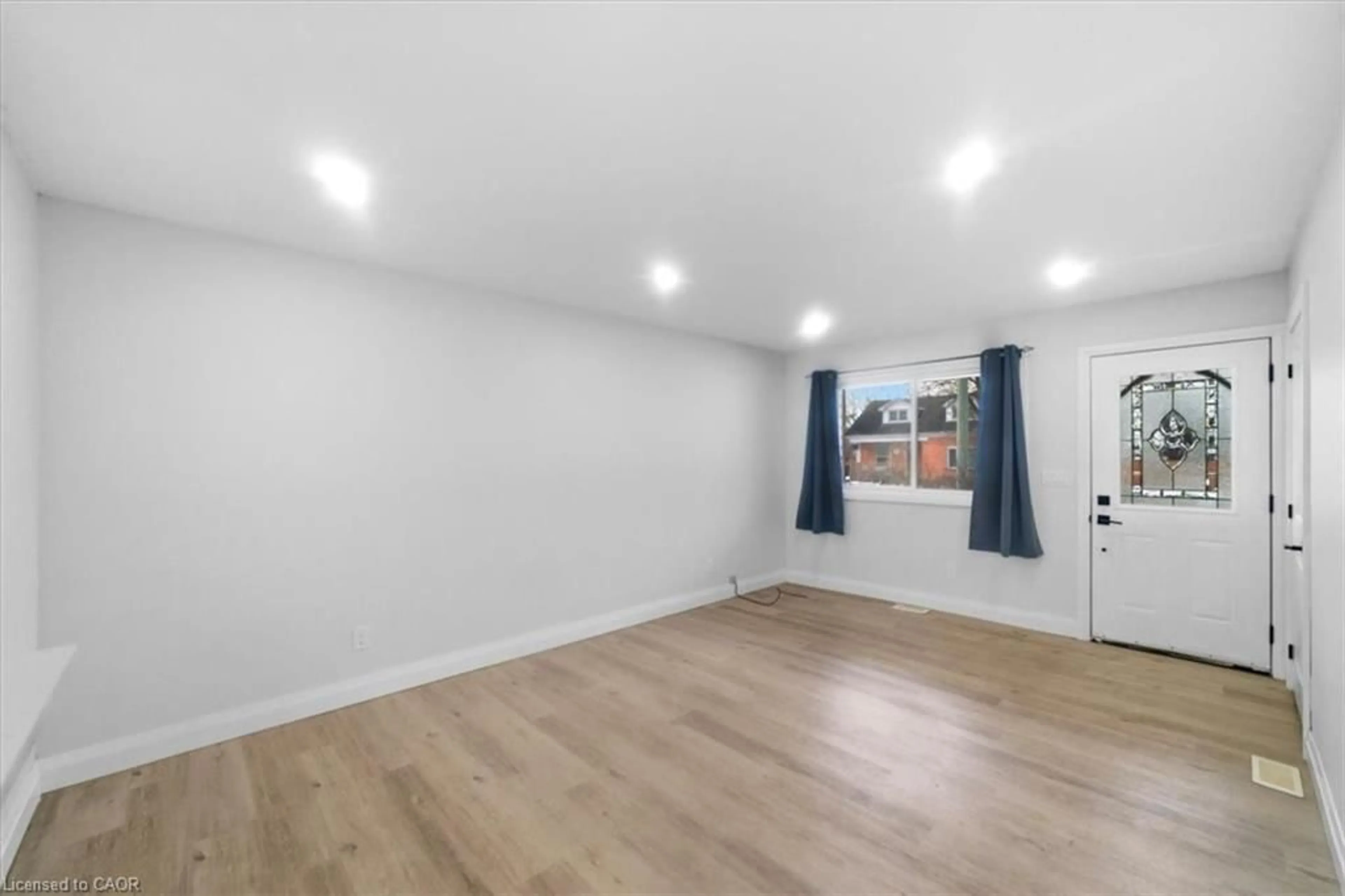 A pic of a room for 12 Main St, Selkirk Ontario N0A 1P0