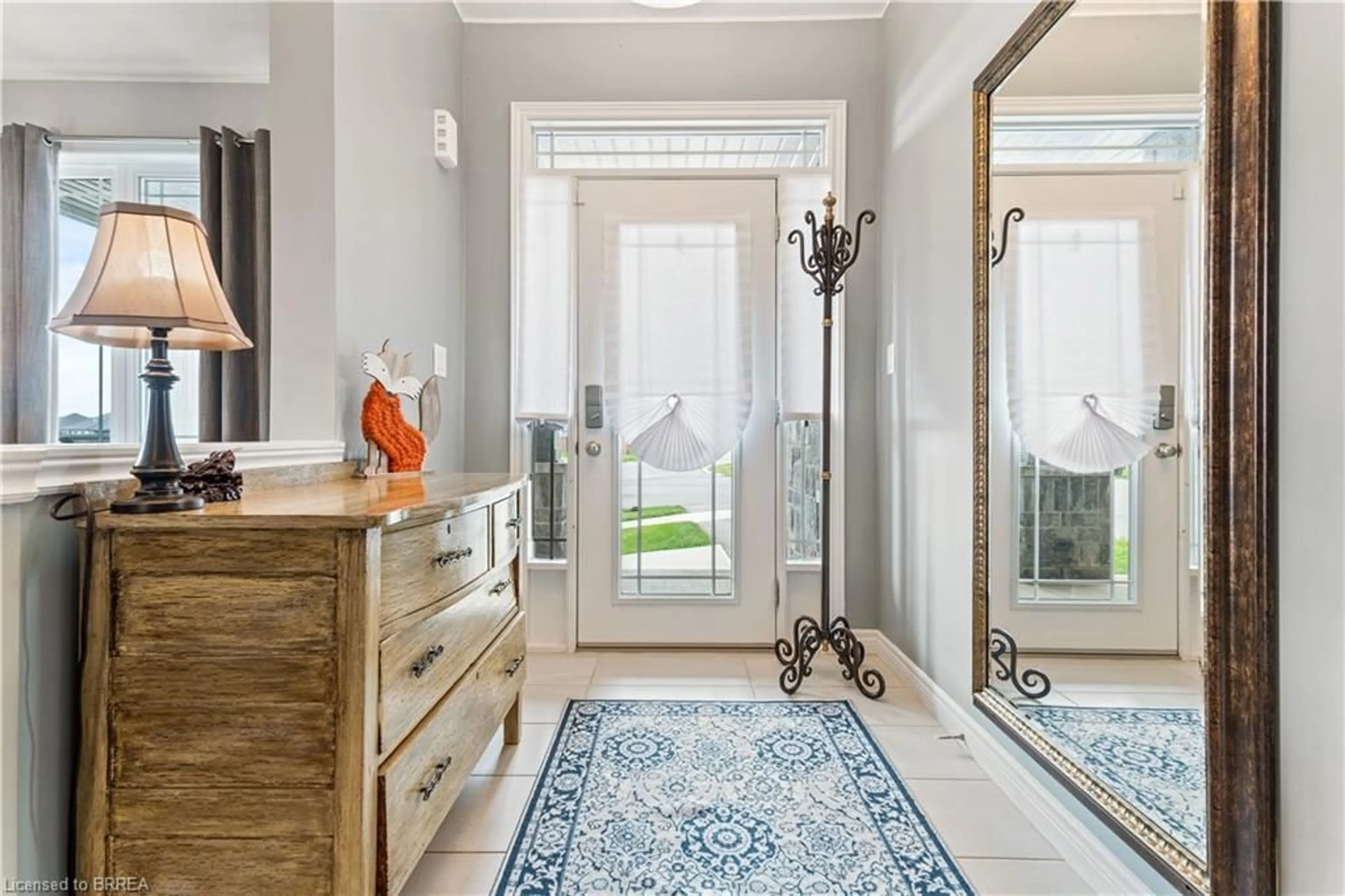 Indoor entryway for 8 Lorne Card Dr, Paris Ontario N3L 0H8