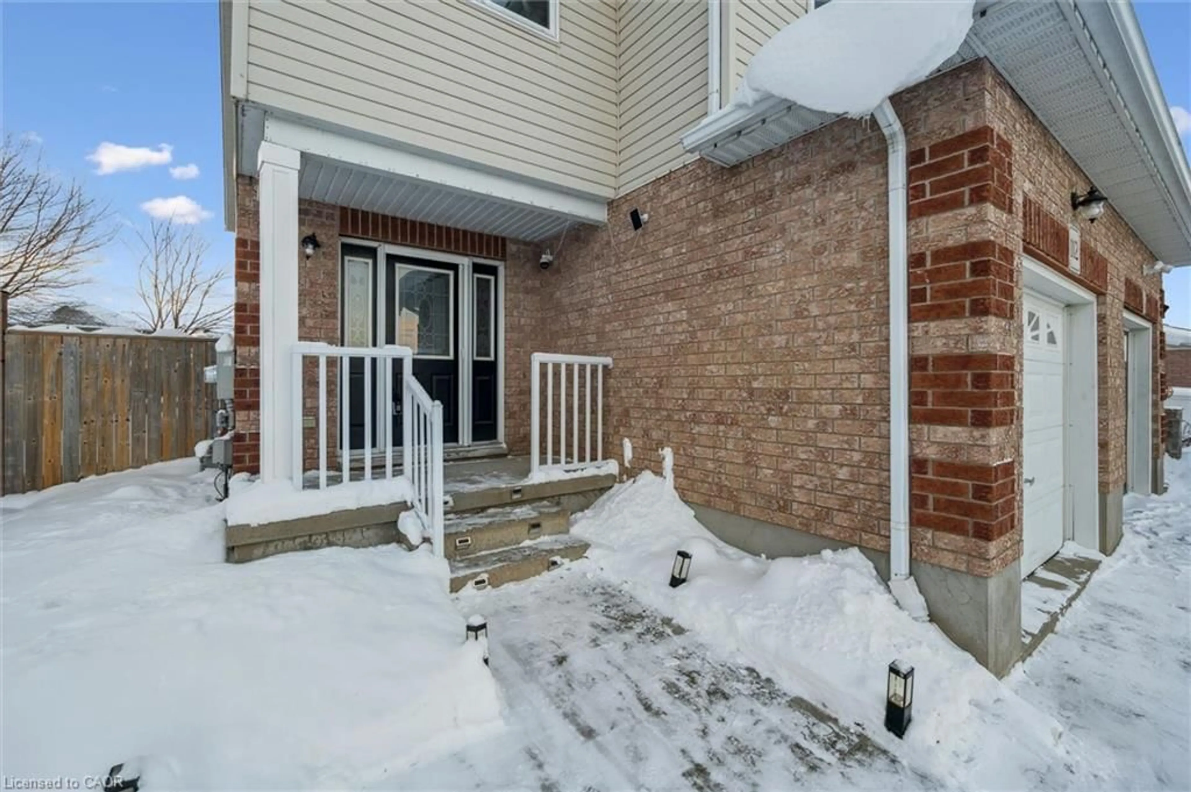 Patio, street for 112 Edgemere Dr, Cambridge Ontario N1P 1E9