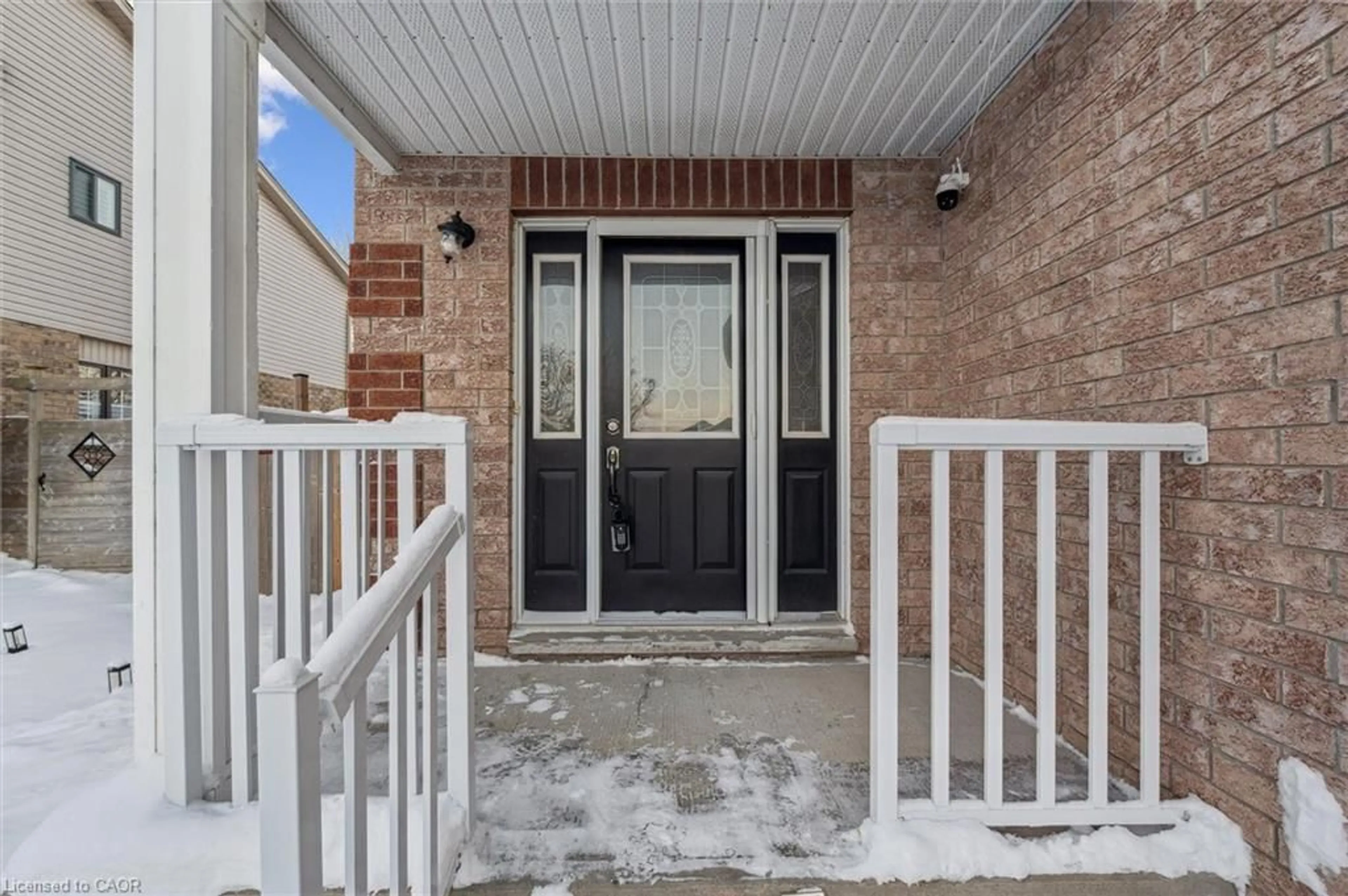 Indoor entryway for 112 Edgemere Dr, Cambridge Ontario N1P 1E9