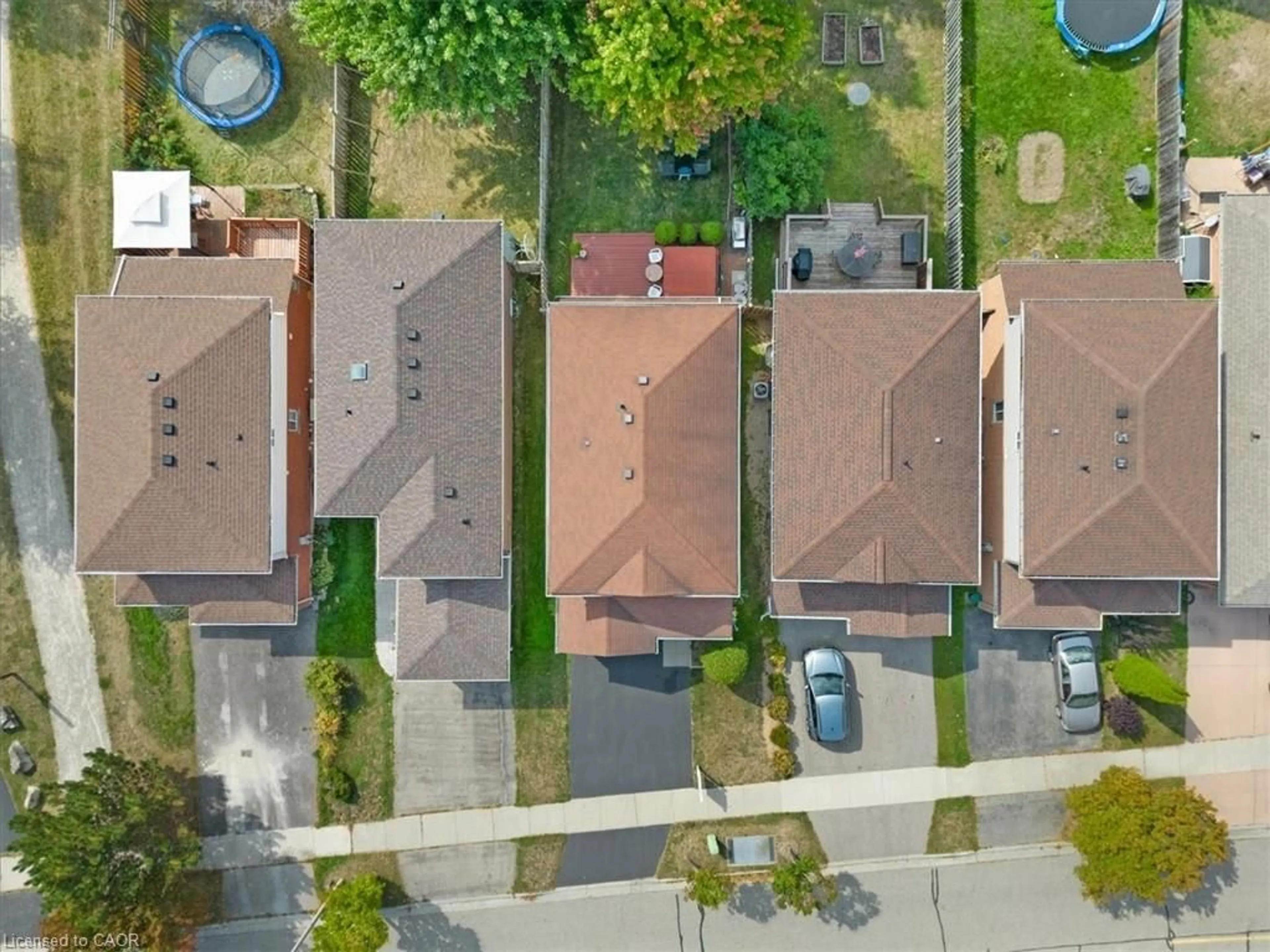 A pic from outside/outdoor area/front of a property/back of a property/a pic from drone, street for 75 Marisa St, Kitchener Ontario N2K 3V8
