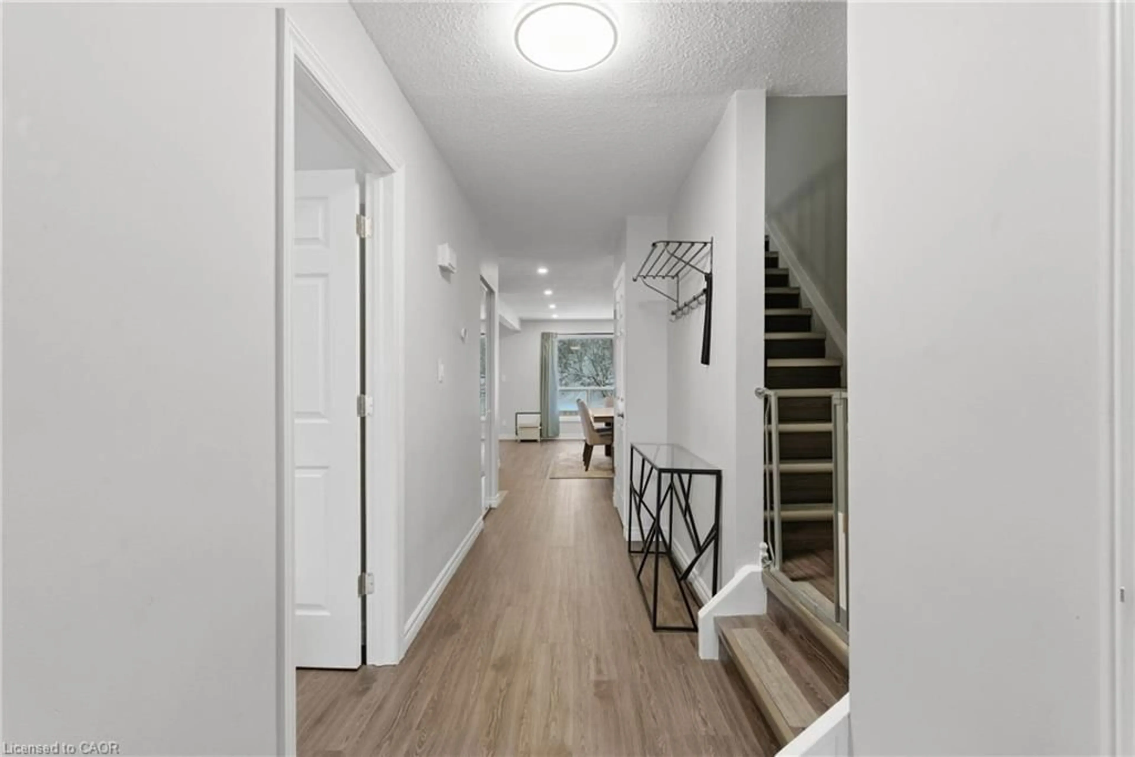 Indoor entryway for 33 Raleigh St #A, Brantford Ontario N3T 1J8