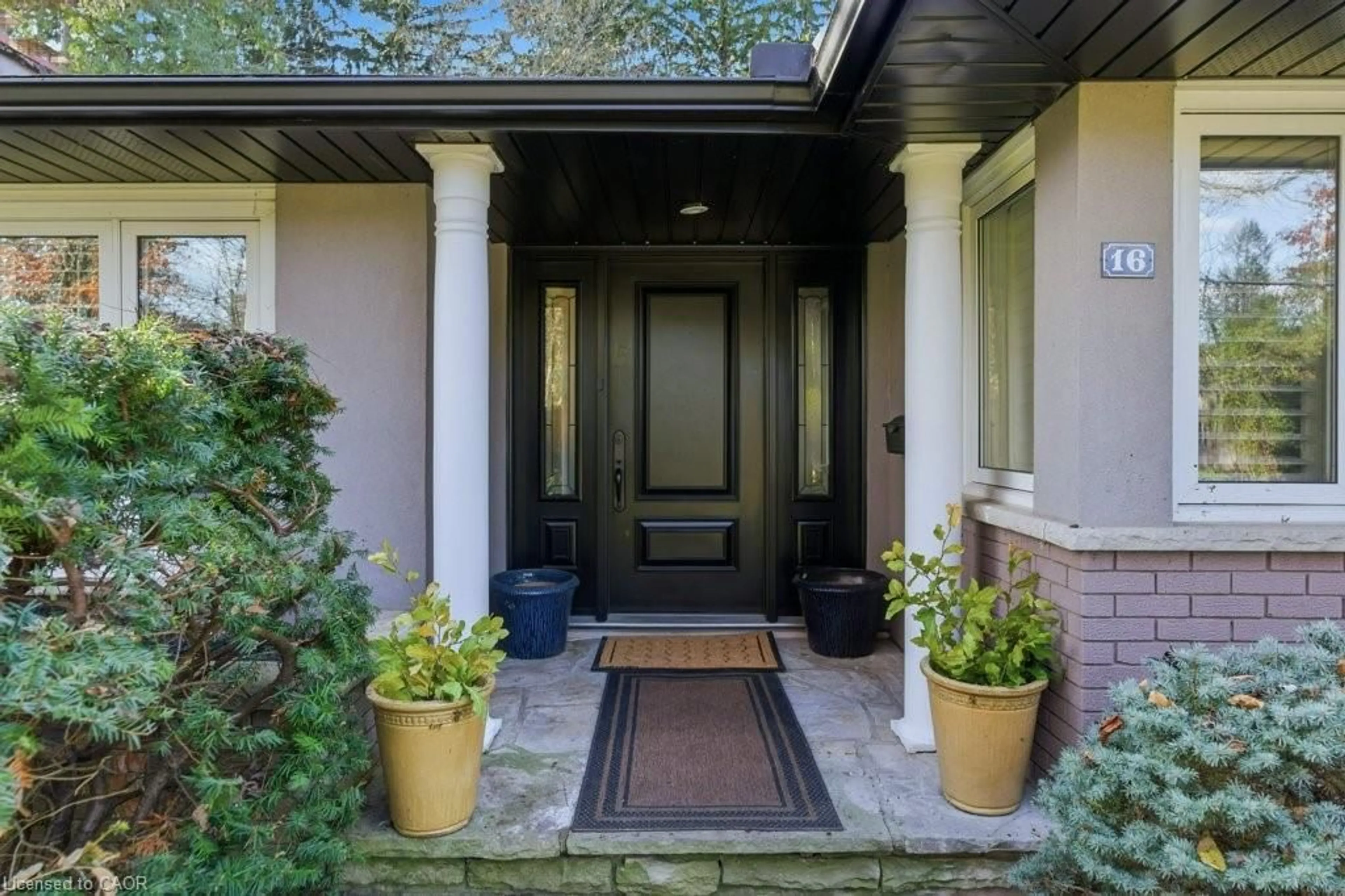 Indoor entryway for 16 Lovers Lane, Ancaster Ontario L9G 1G3