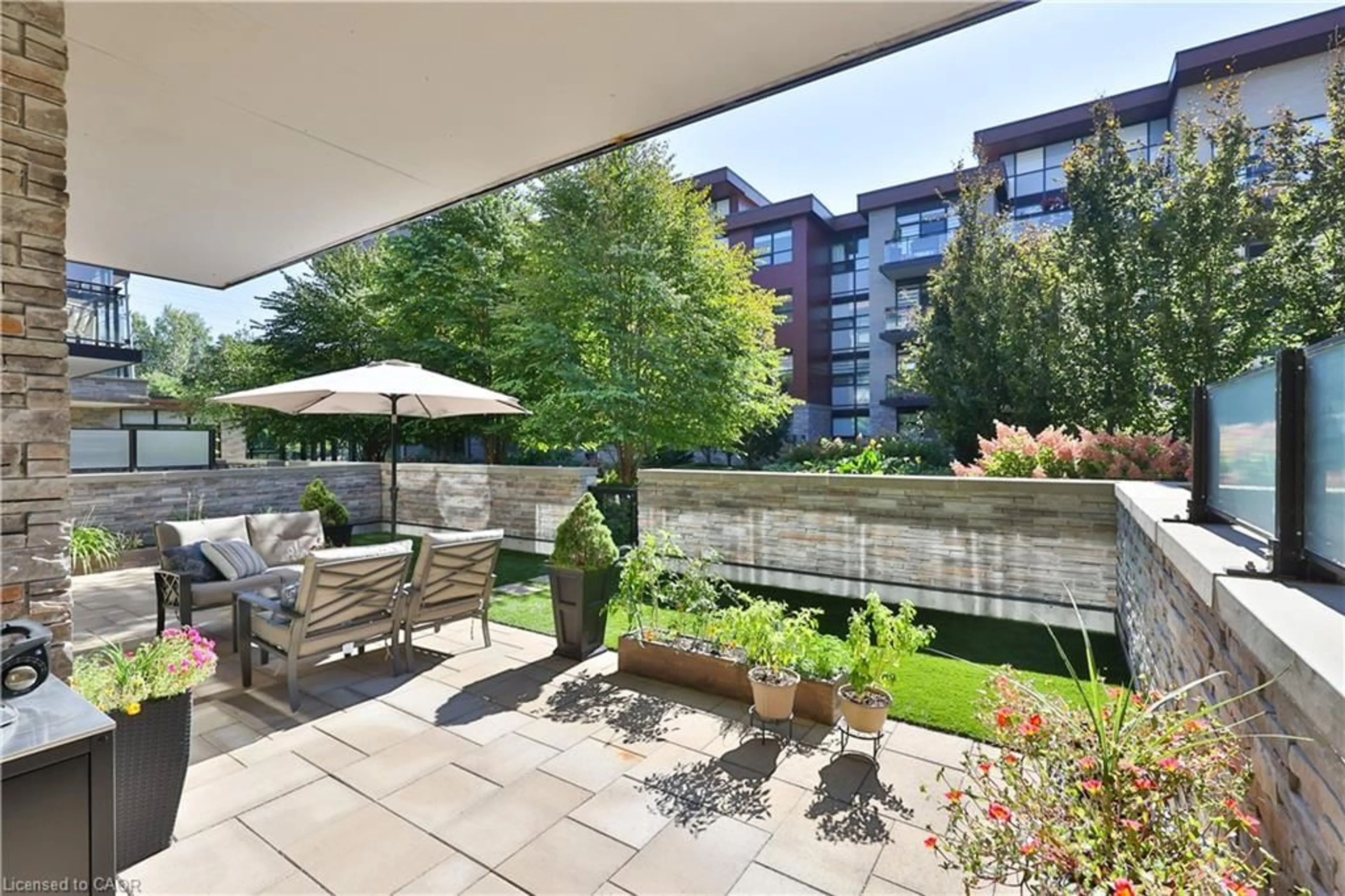 Patio, water/lake/river/ocean view for 1575 Lakeshore Rd #155, Mississauga Ontario L5J 0B1