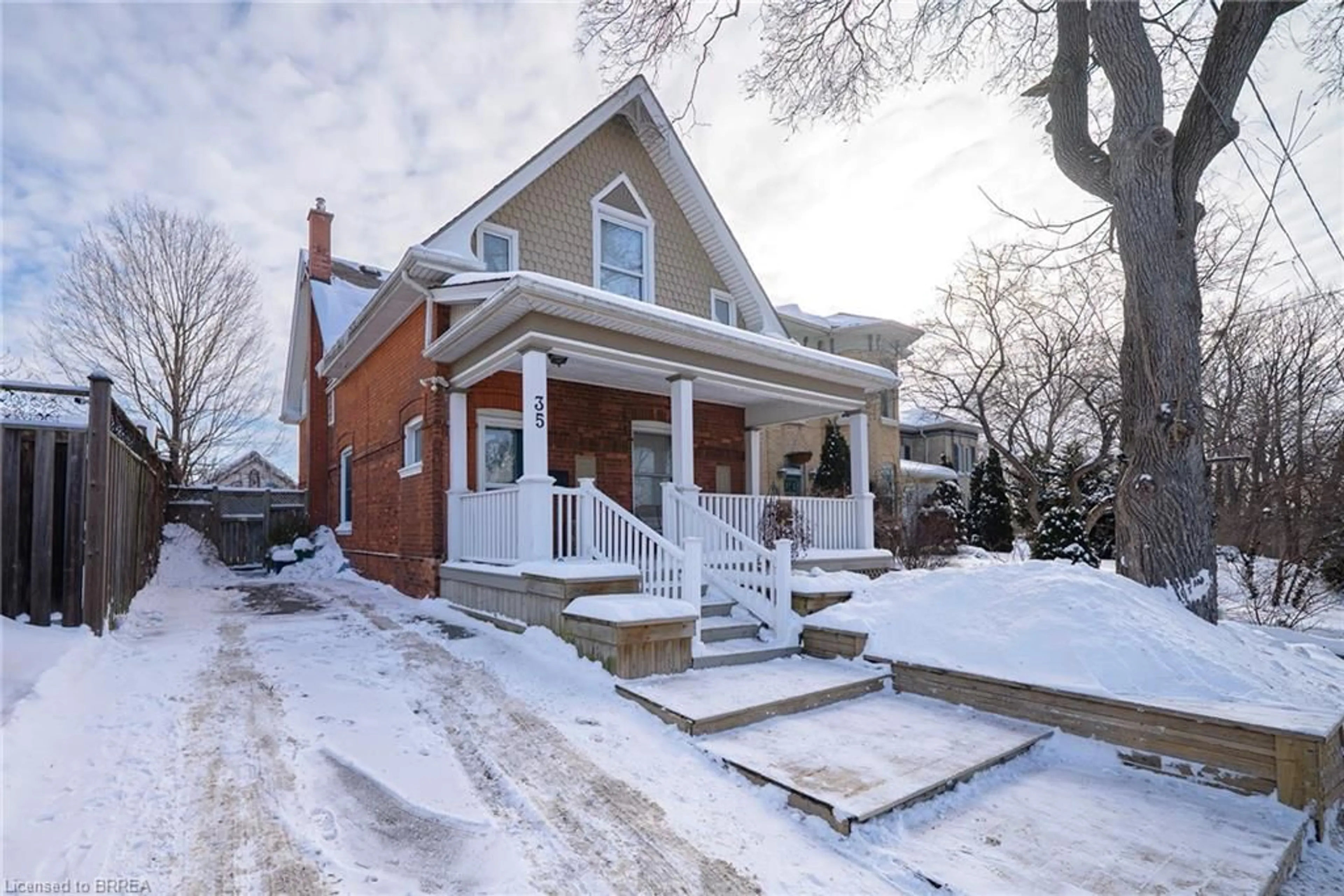 Home with brick exterior material, street for 35 Murray St, Brantford Ontario N3S 5N4