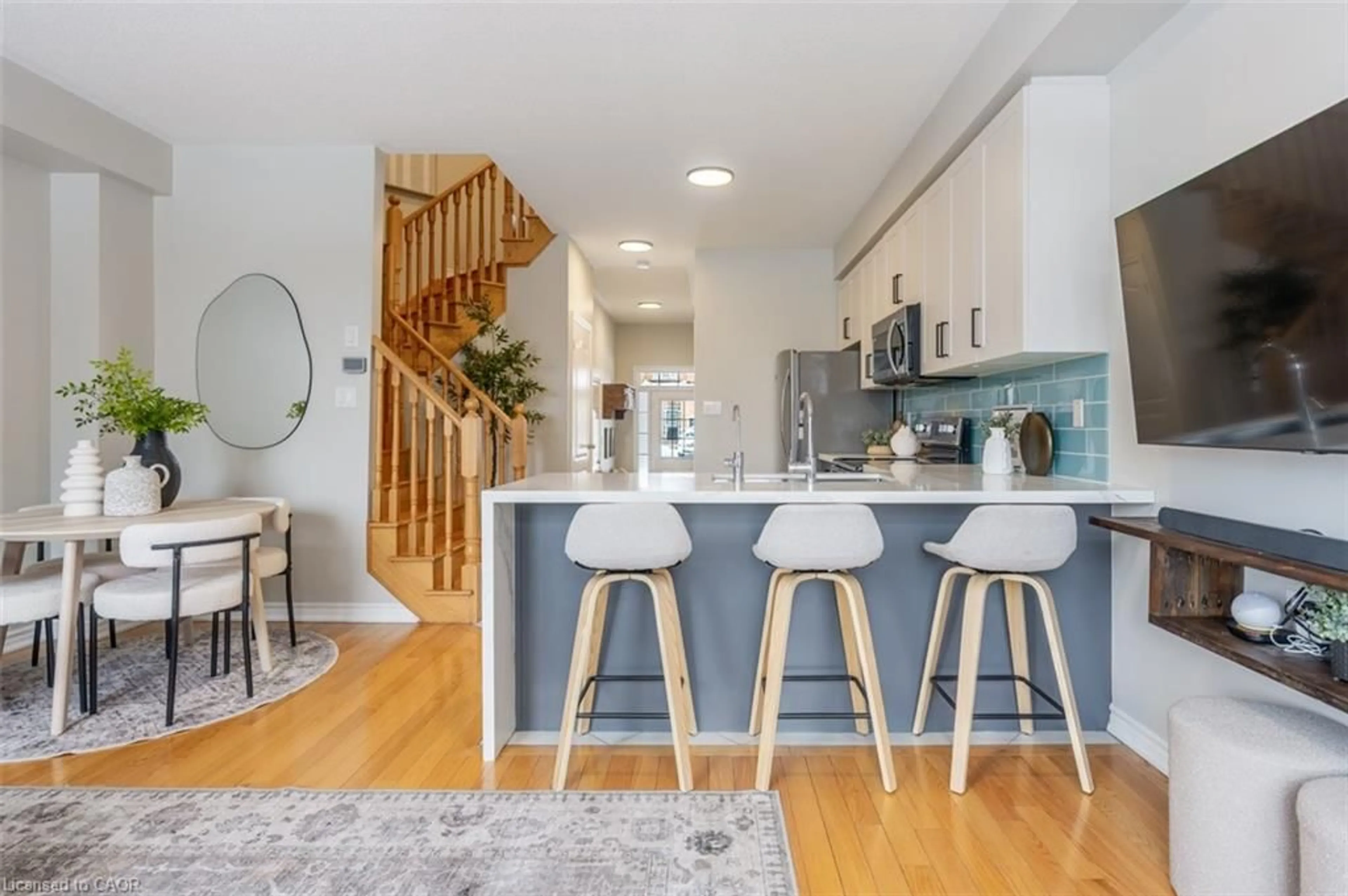 Open concept kitchen, unknown for 694 Sauve St, Milton Ontario L9T 8M4