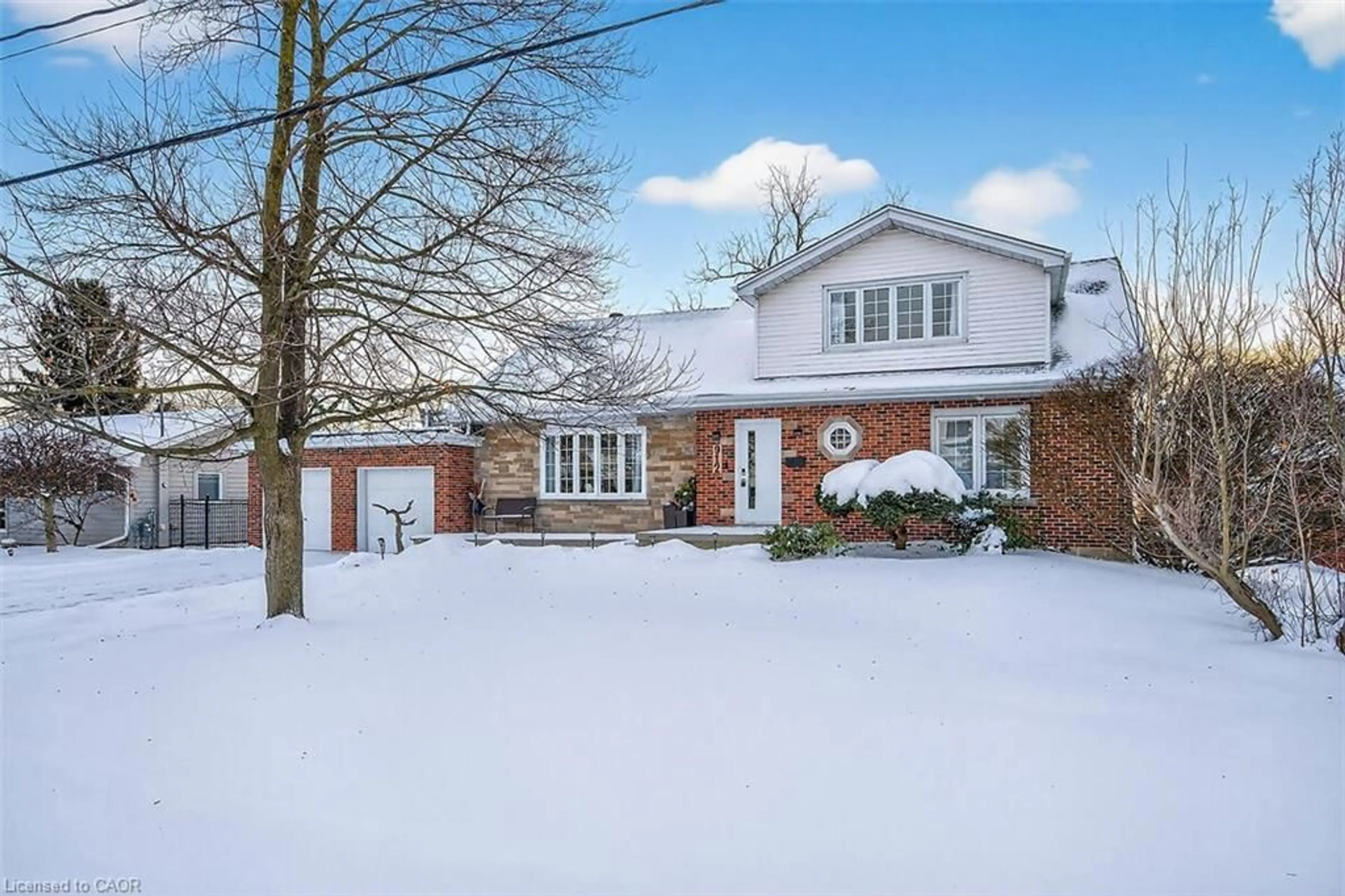 Home with brick exterior material, street for 912 Boothman Ave, Burlington Ontario L7T 1P4