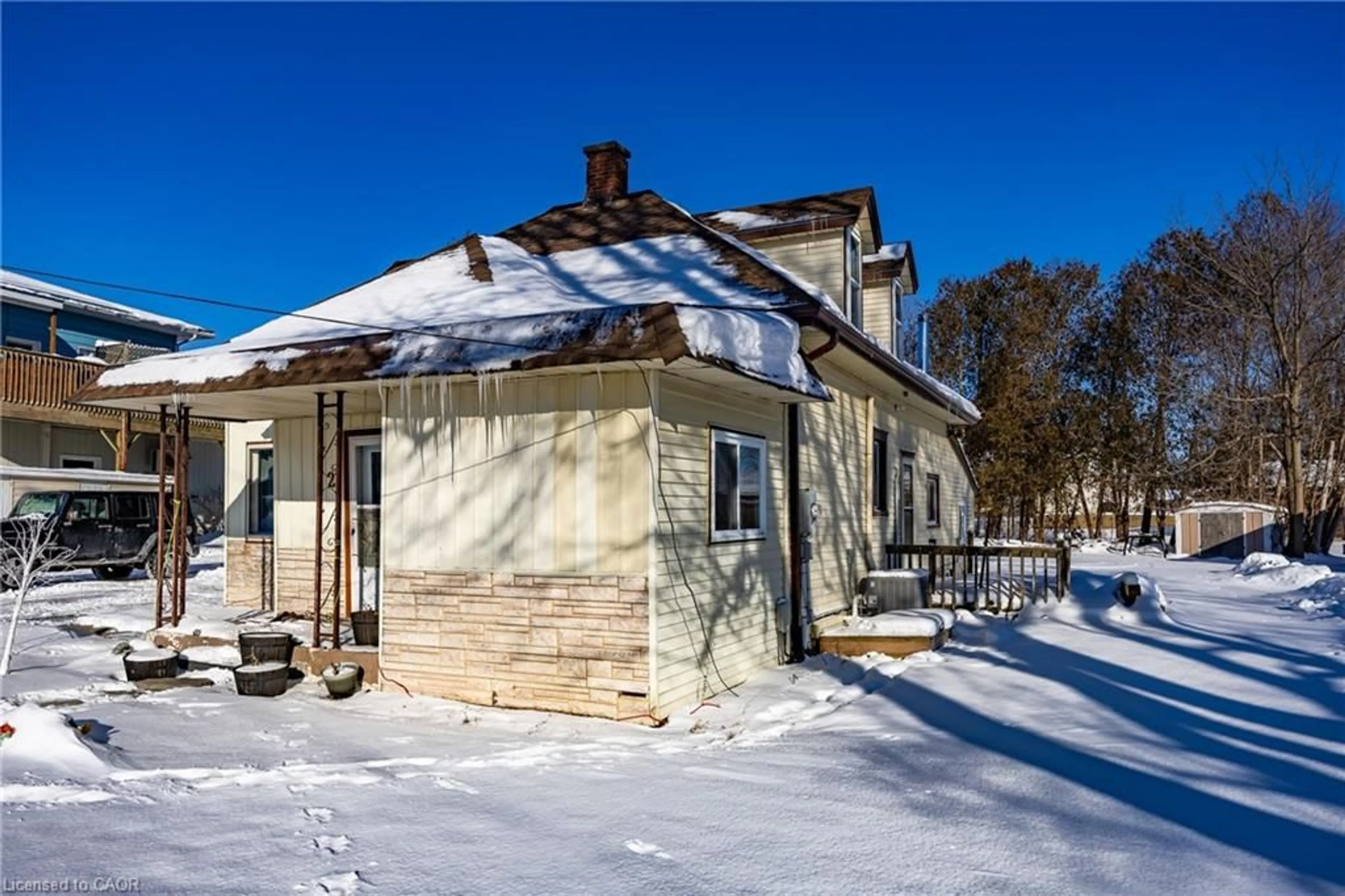 Unknown for 2 North St, Courtland Ontario N0J 1E0