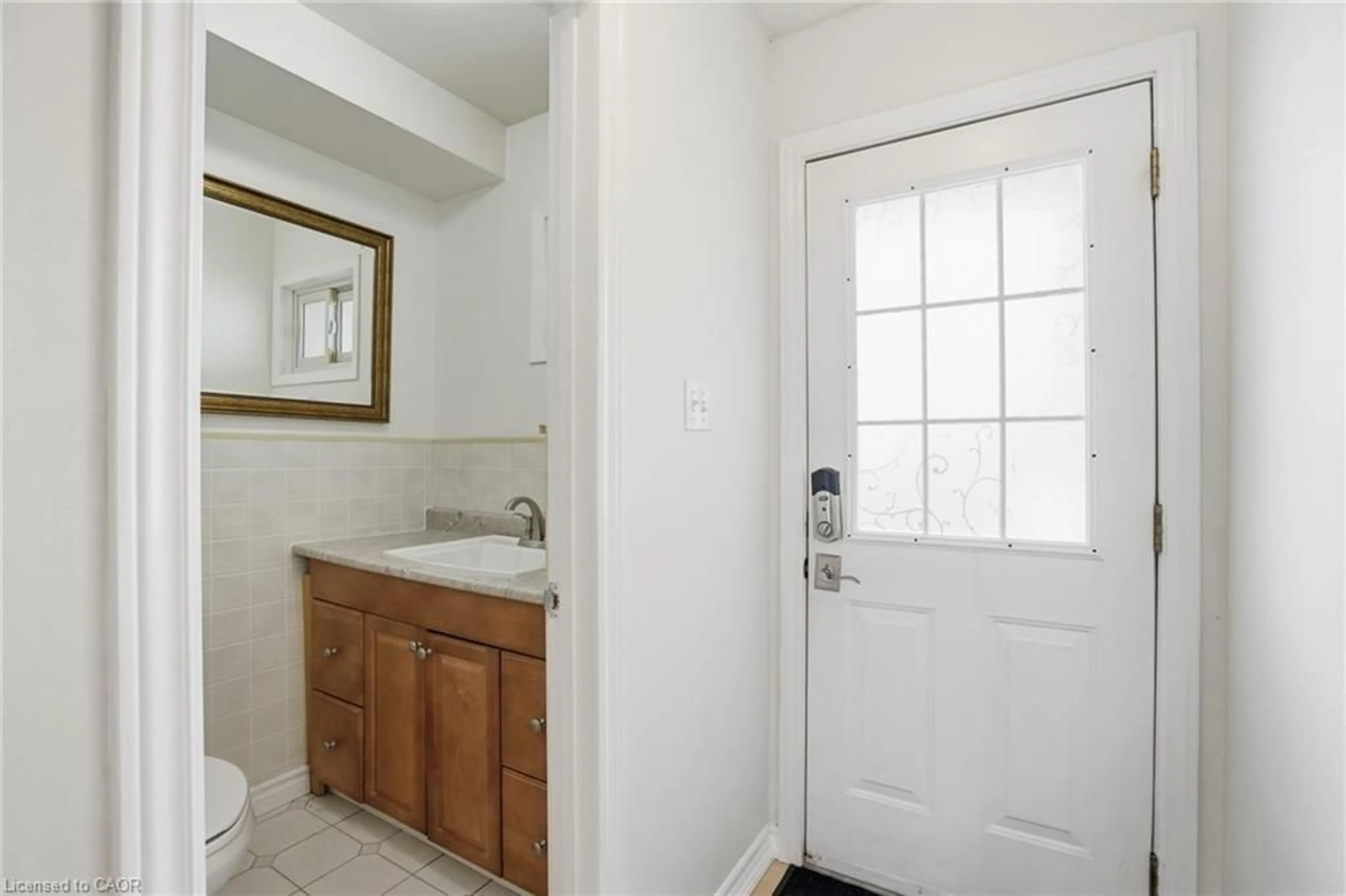Standard bathroom, ceramic/tile floor for 1460 Garth St #66A, Hamilton Ontario L9B 1R6