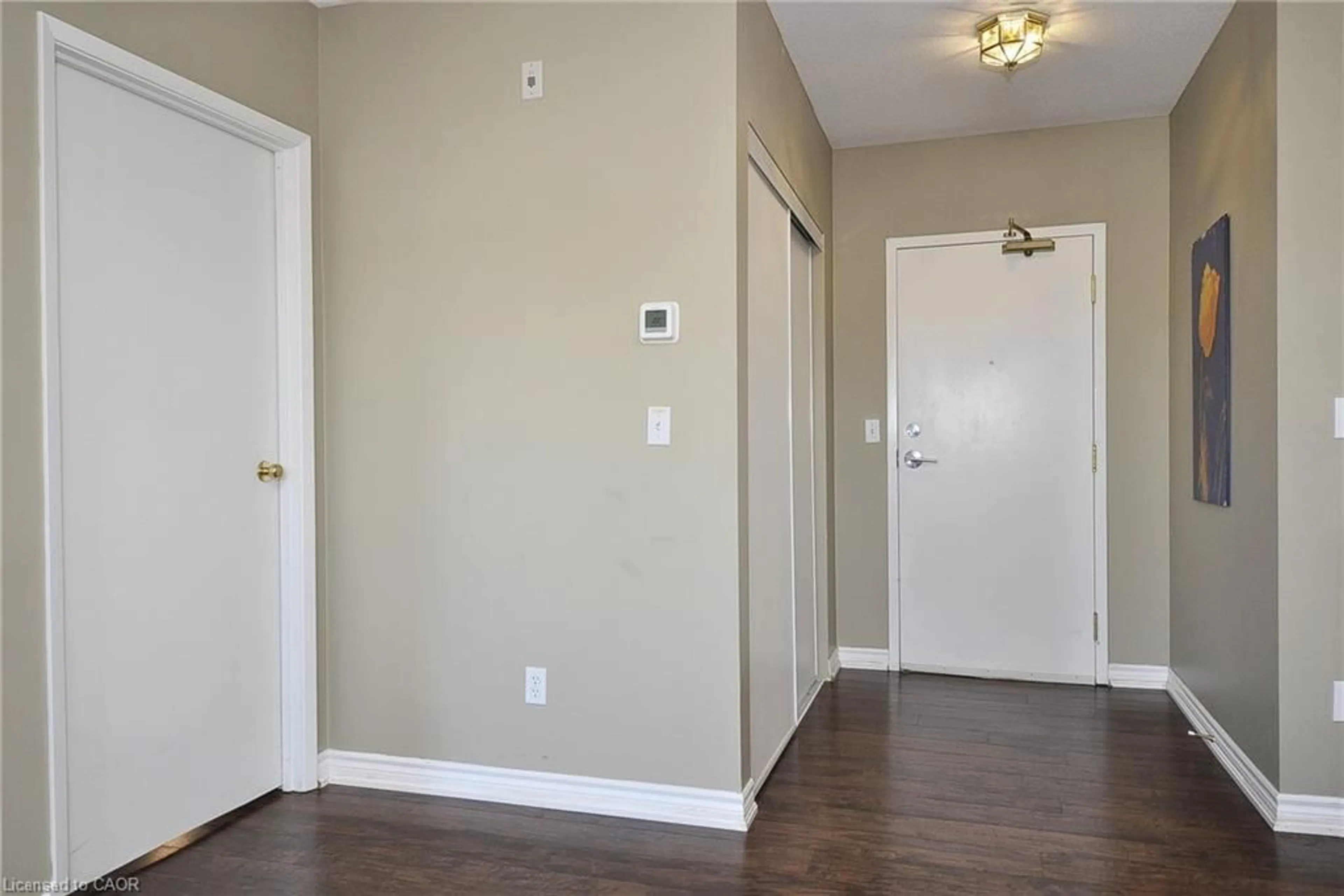 Indoor entryway for 345 Briarmeadow Dr #302, Kitchener Ontario N2A 4J6