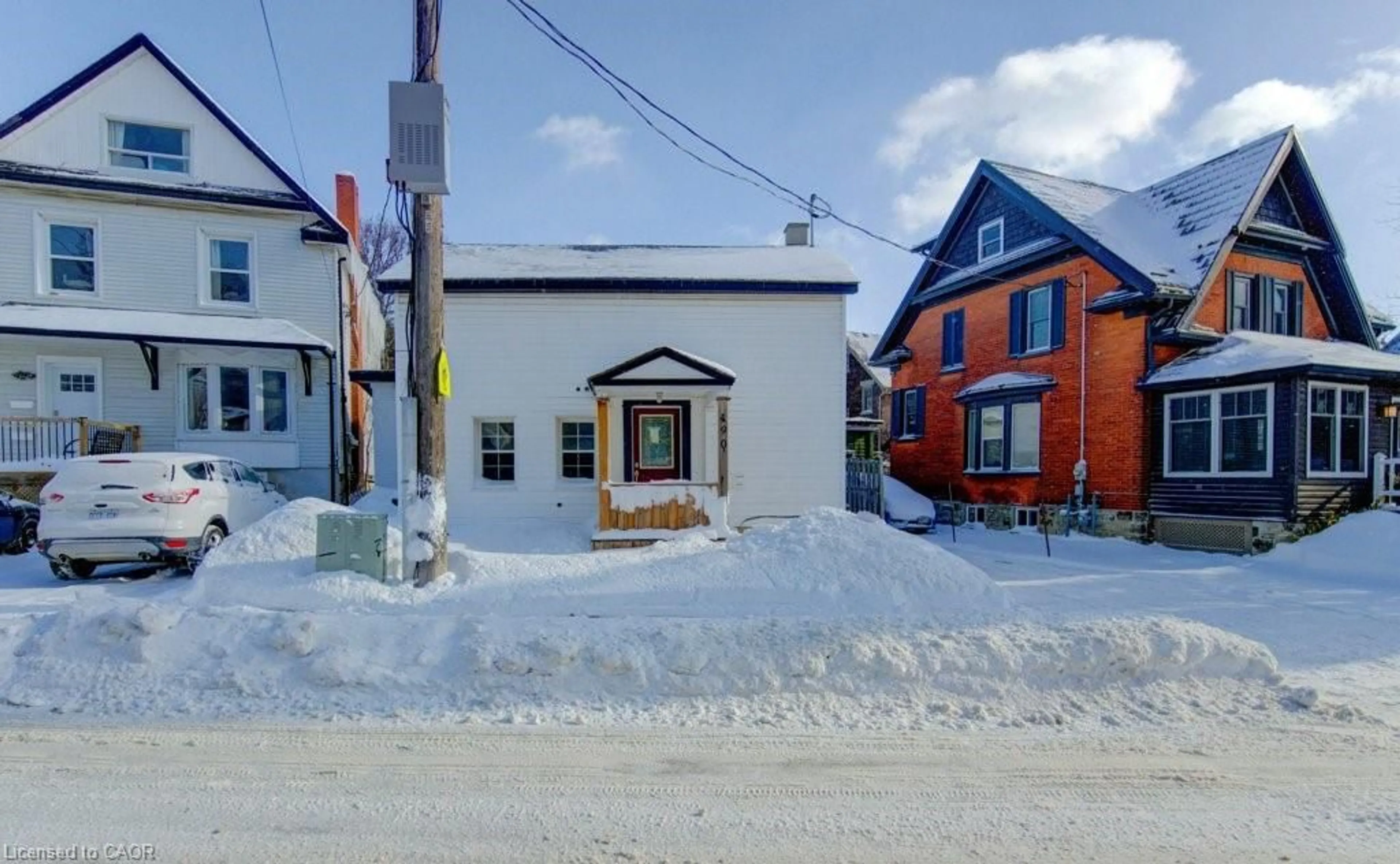 A pic from outside/outdoor area/front of a property/back of a property/a pic from drone, street for 190 Lancaster St, Kitchener Ontario N2H 1N4