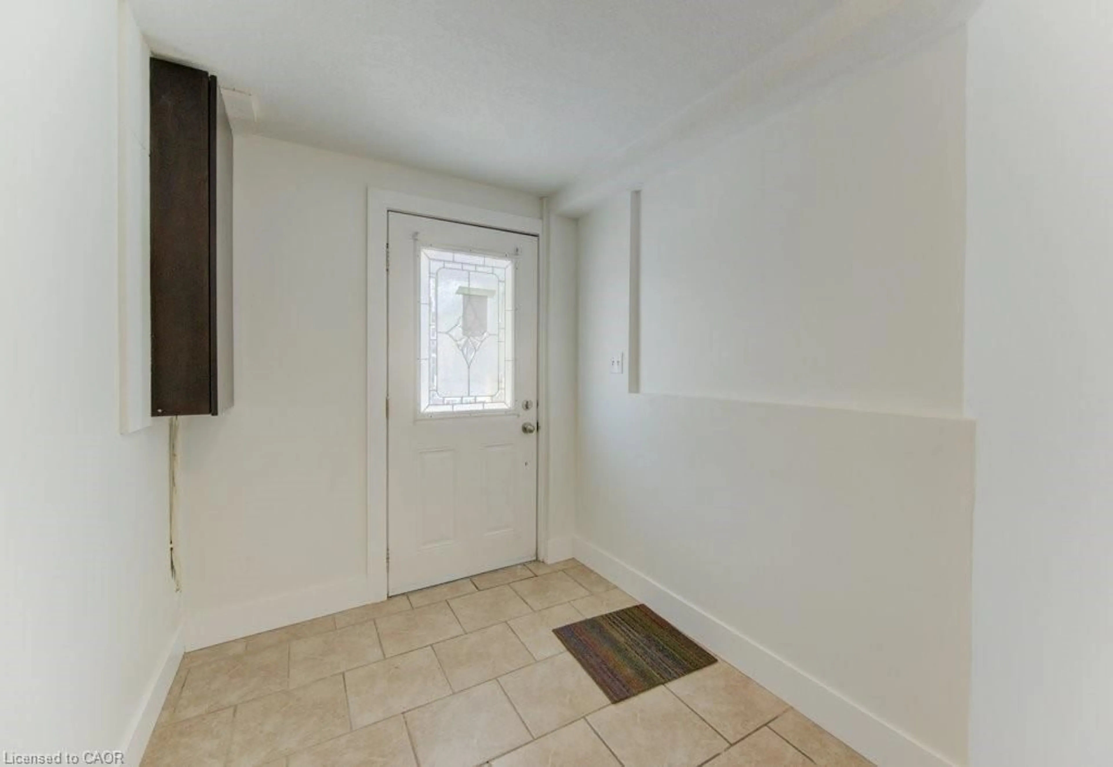 Indoor entryway for 190 Lancaster St, Kitchener Ontario N2H 1N4