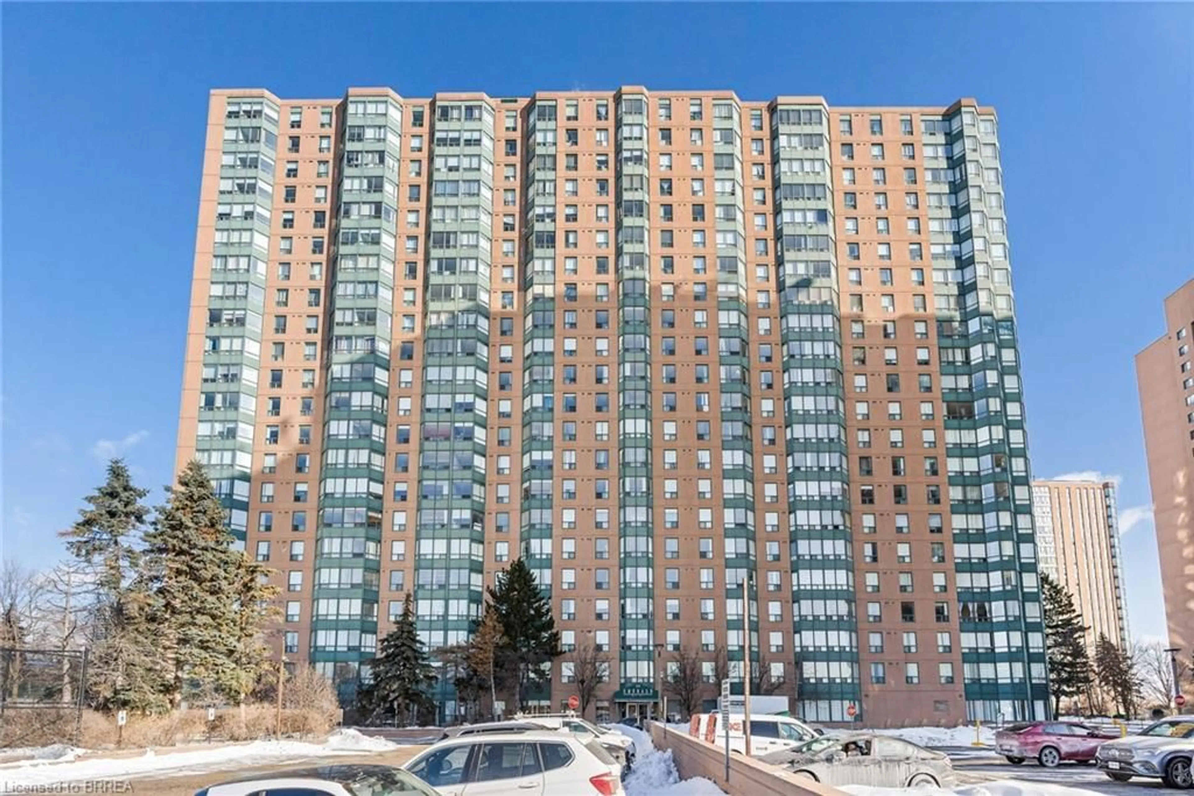 Patio, city buildings view from balcony for 135 Hillcrest Ave #2015, Mississauga Ontario L5B 4B1