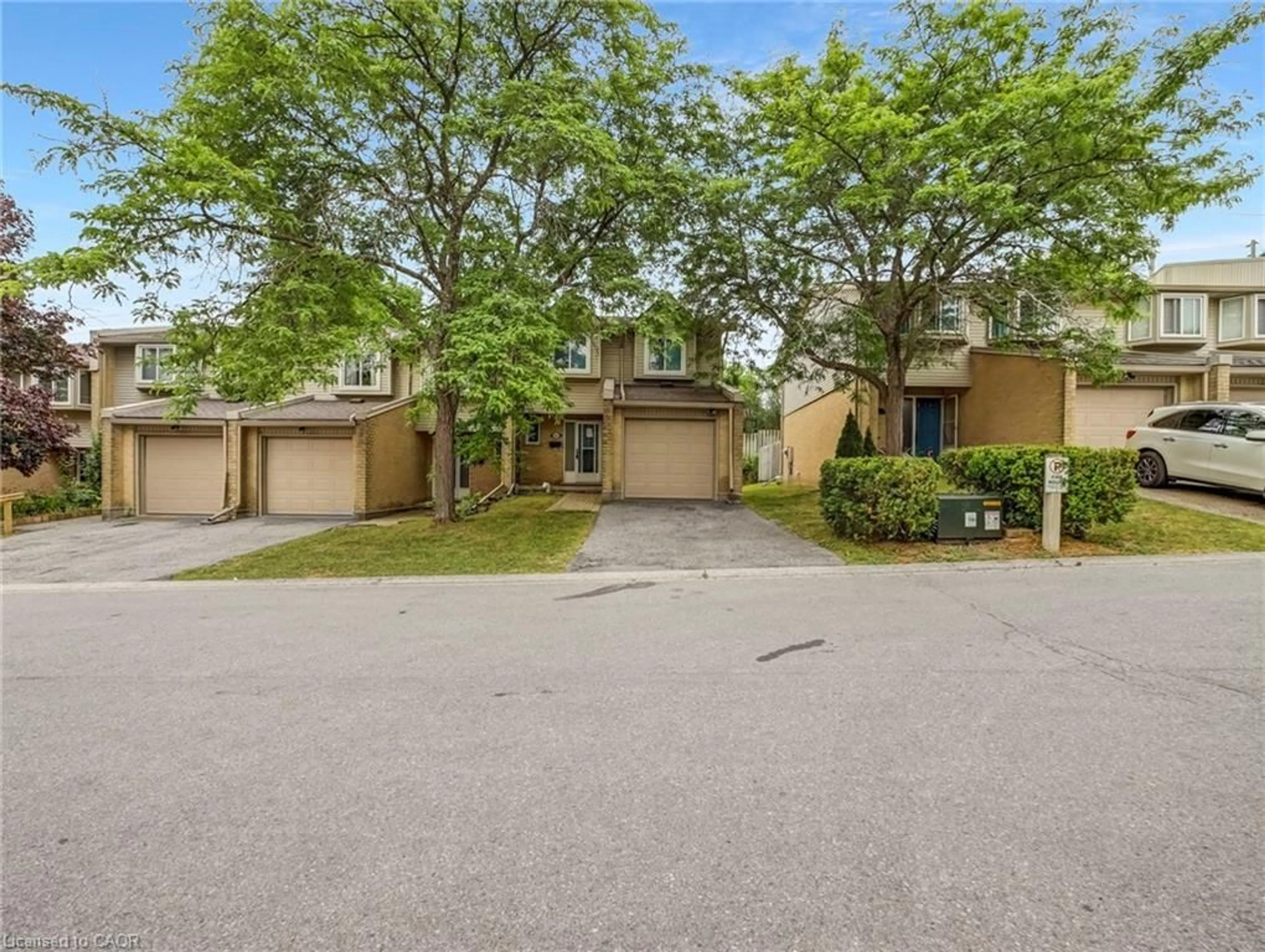 A pic from outside/outdoor area/front of a property/back of a property/a pic from drone, street for 29 Paulander Dr #24, Kitchener Ontario N2M 5L2