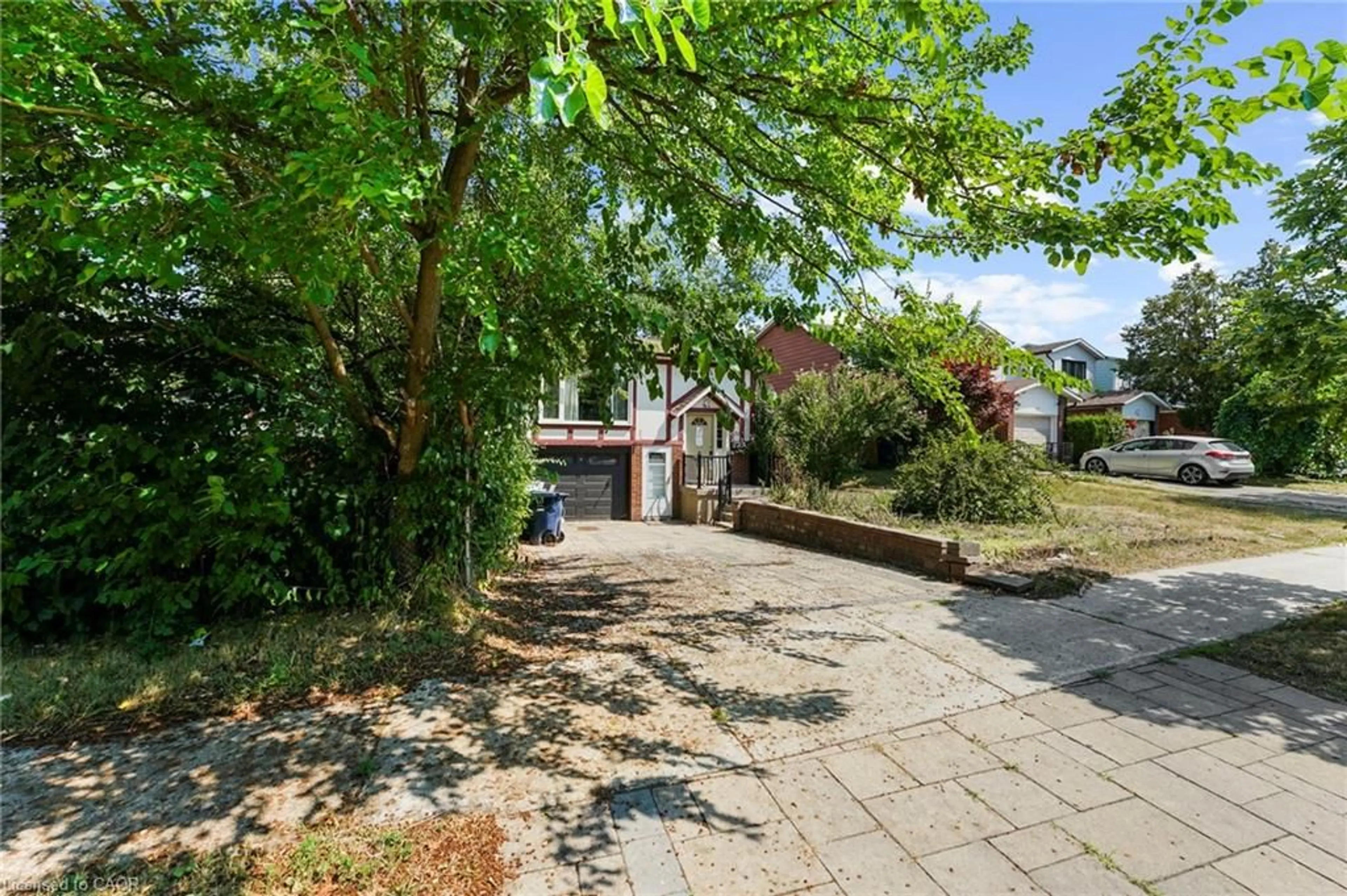 A pic from outside/outdoor area/front of a property/back of a property/a pic from drone, street for 50 Apache Trail, Toronto Ontario M2H 2H7