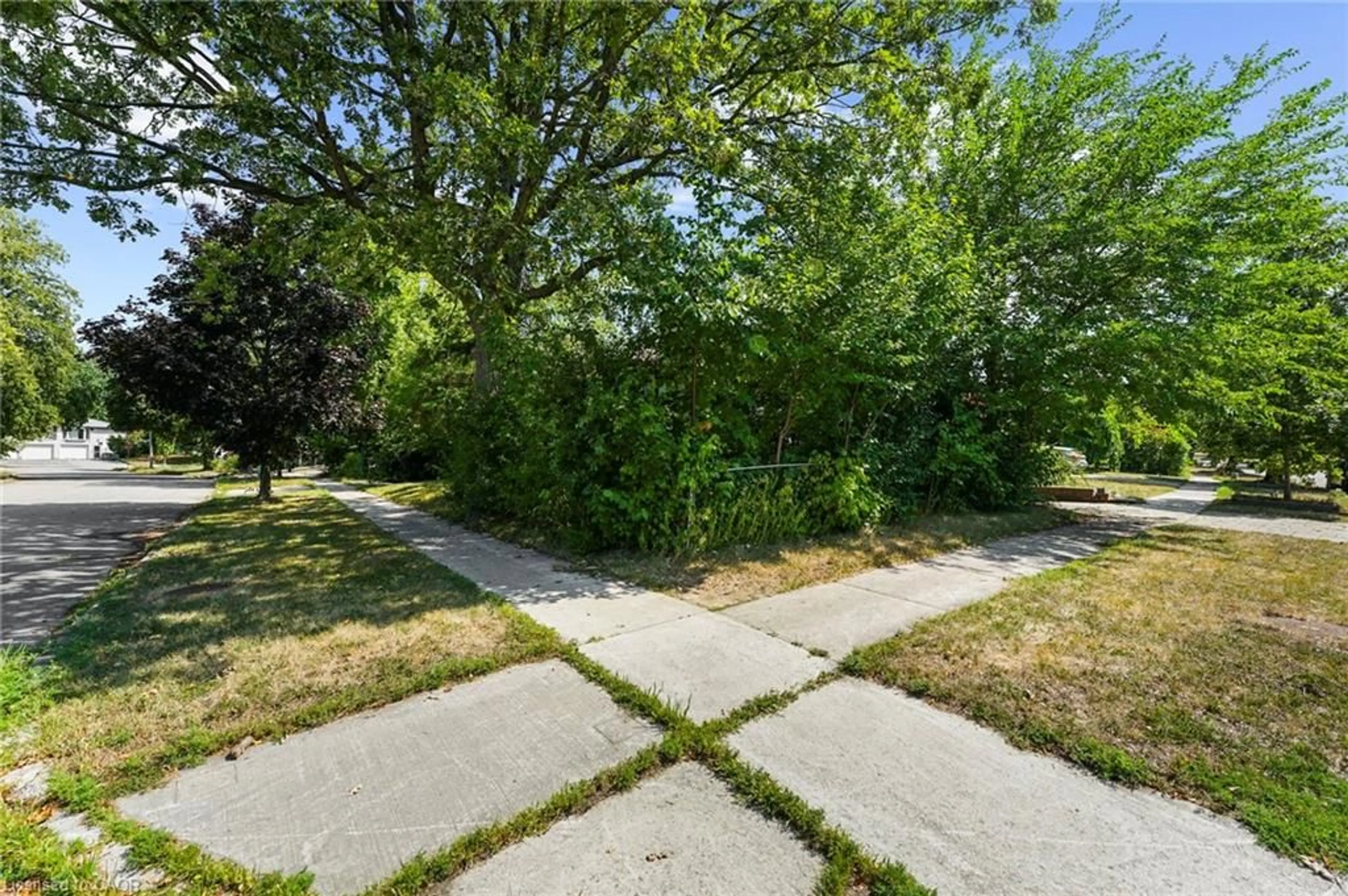 Patio, street for 50 Apache Trail, Toronto Ontario M2H 2H7