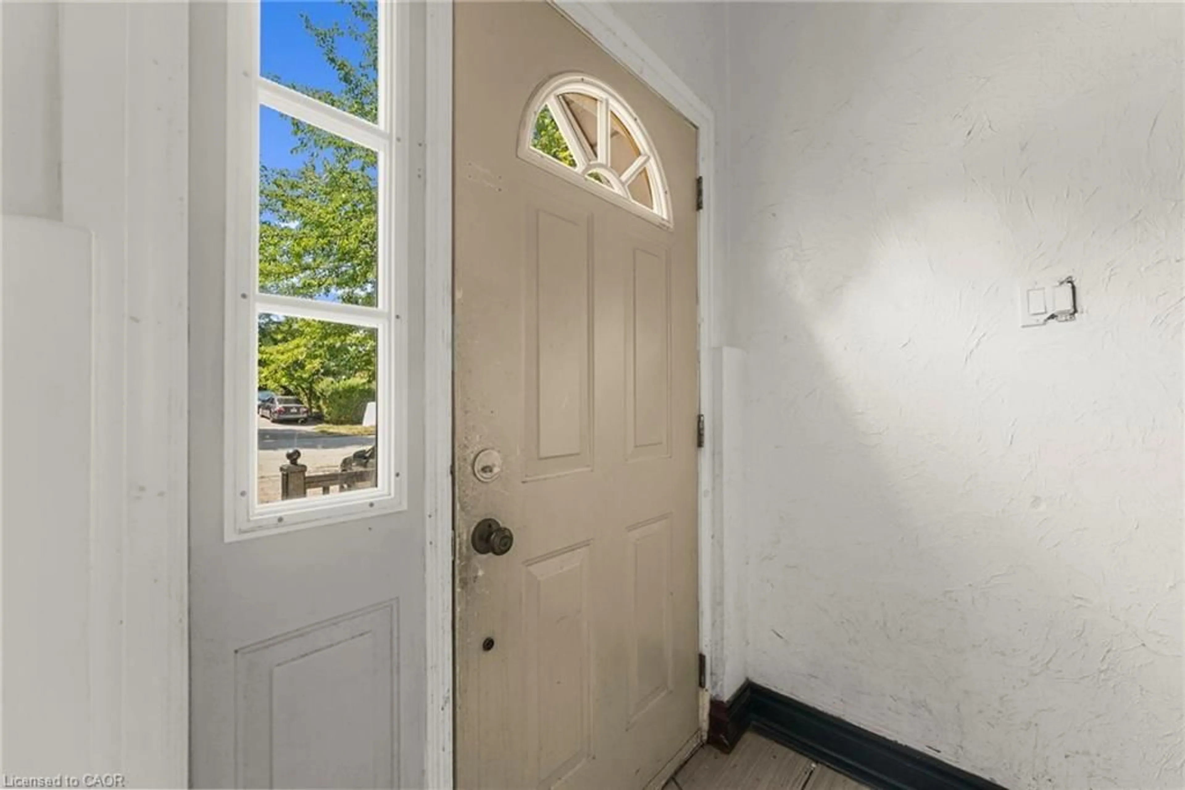 Indoor entryway for 50 Apache Trail, Toronto Ontario M2H 2H7