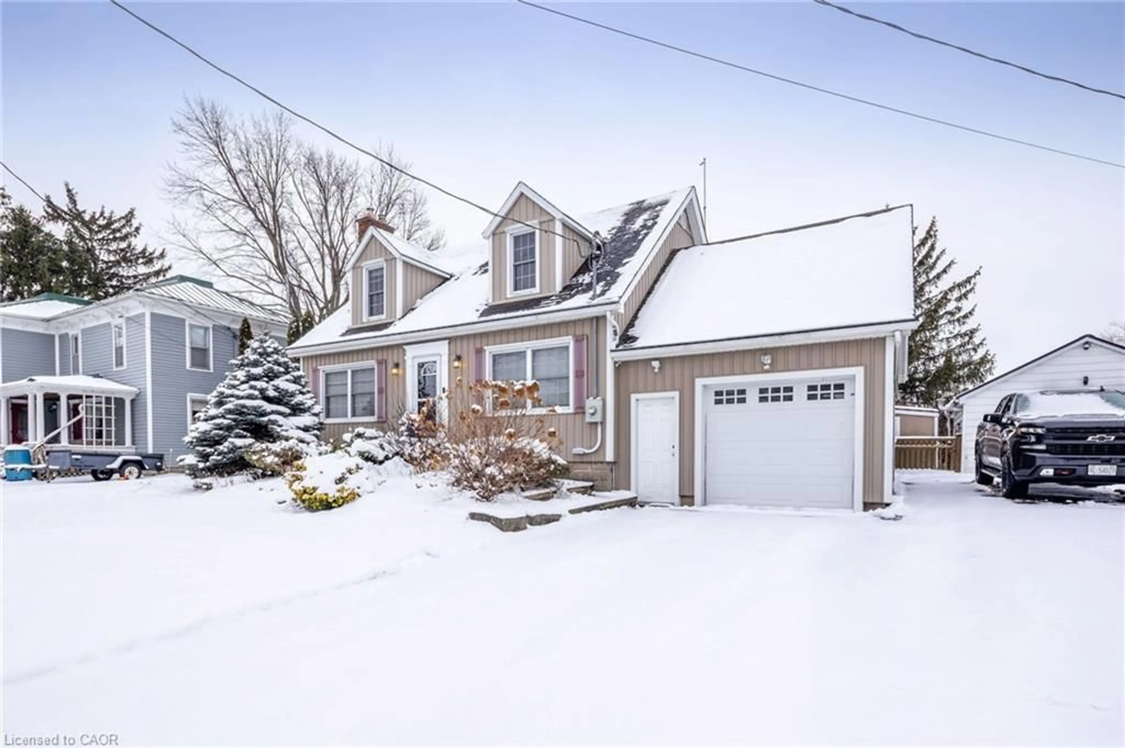 Home with vinyl exterior material, street for 5124 Canborough Rd, West Lincoln Ontario L0R 2J0