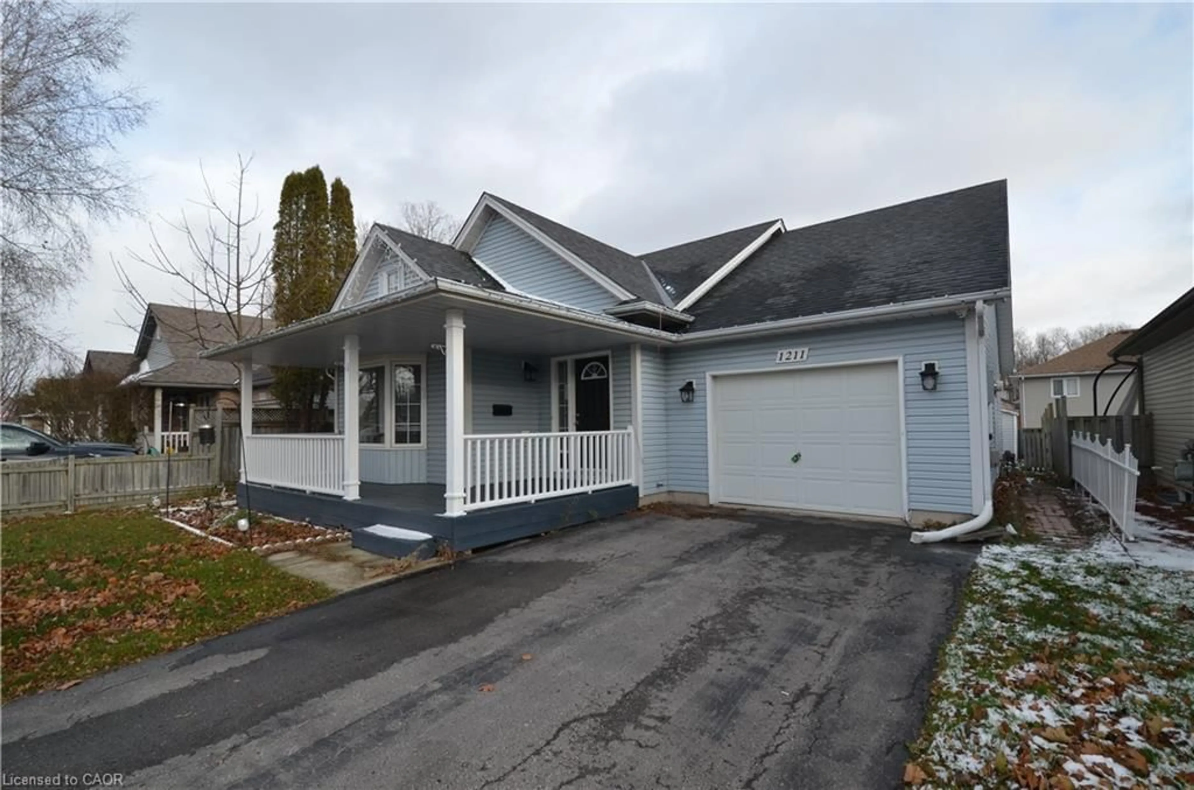 Home with vinyl exterior material, street for 1211 Tamarac St, Dunnville Ontario N1A 3G6