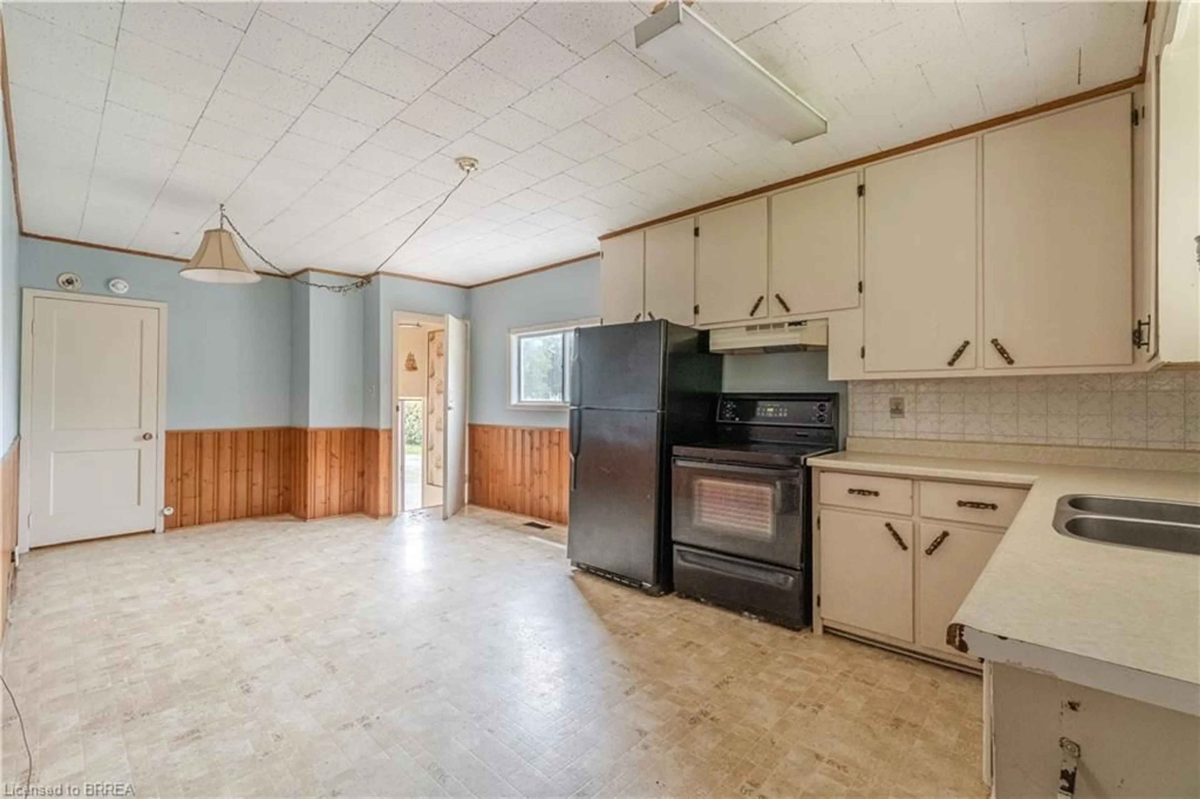 Standard kitchen, unknown for 978 Norfolk St, Simcoe Ontario N3Y 3R8