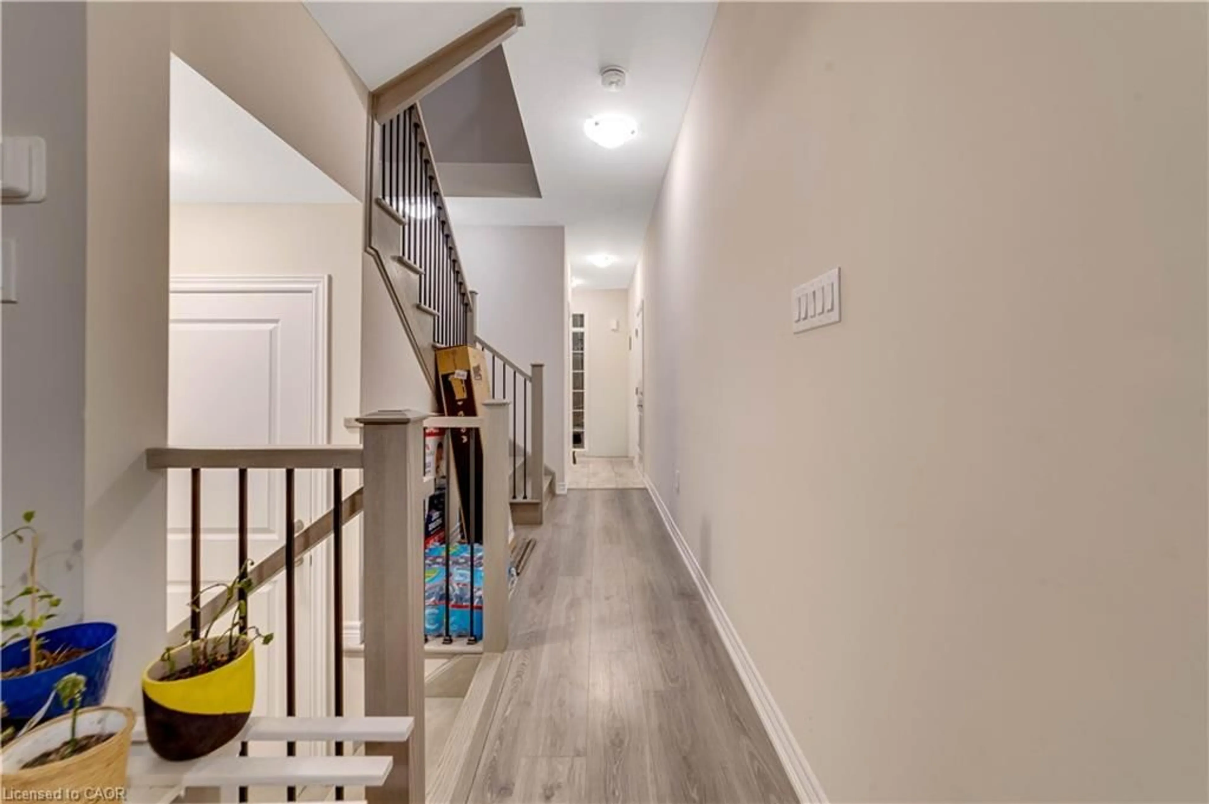 Indoor entryway for 100 Hollywood Cres #53, Cambridge Ontario N1R 8J8