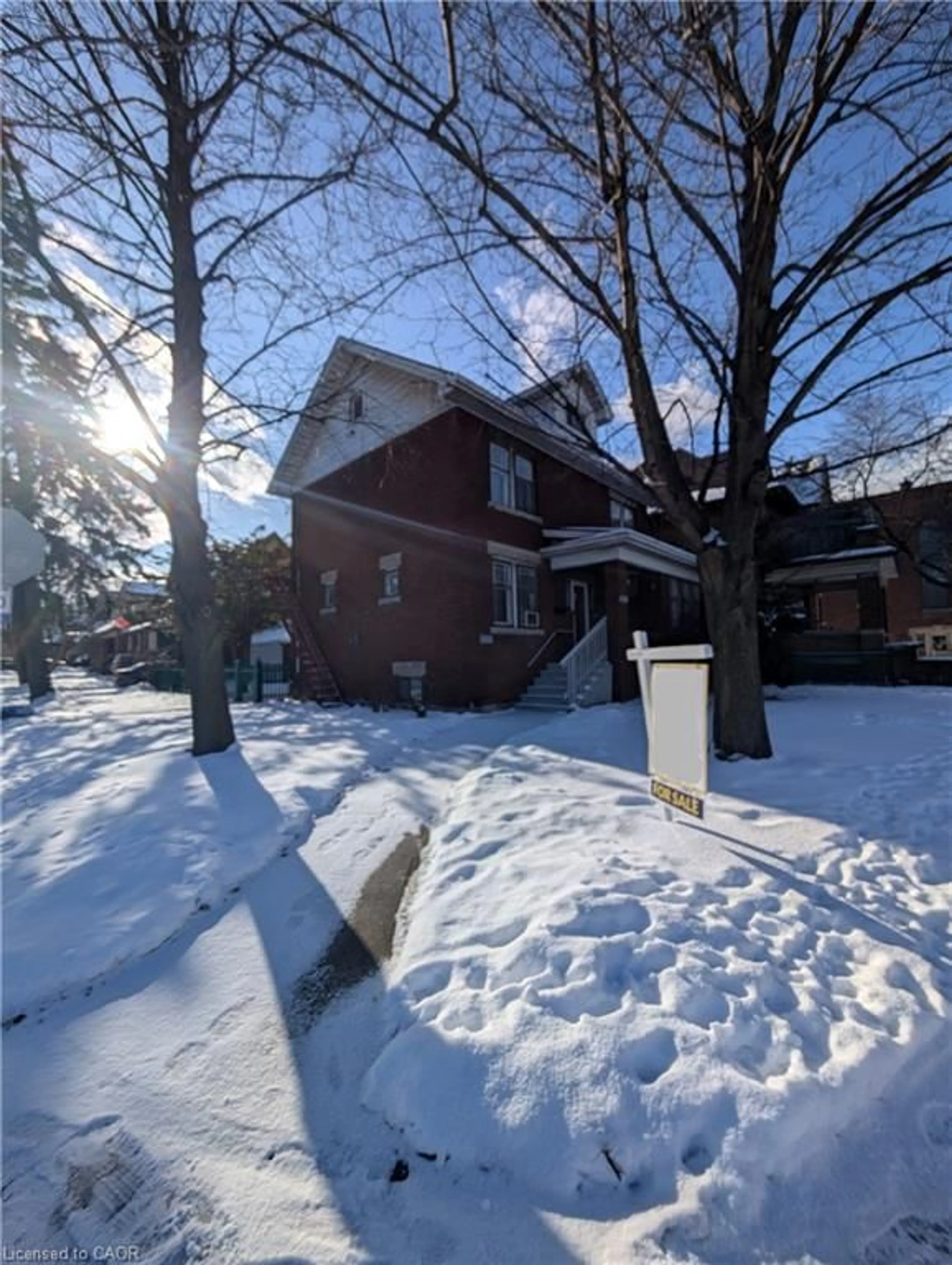 A pic from outside/outdoor area/front of a property/back of a property/a pic from drone, street for 1088 King St, Hamilton Ontario L8M 1E3