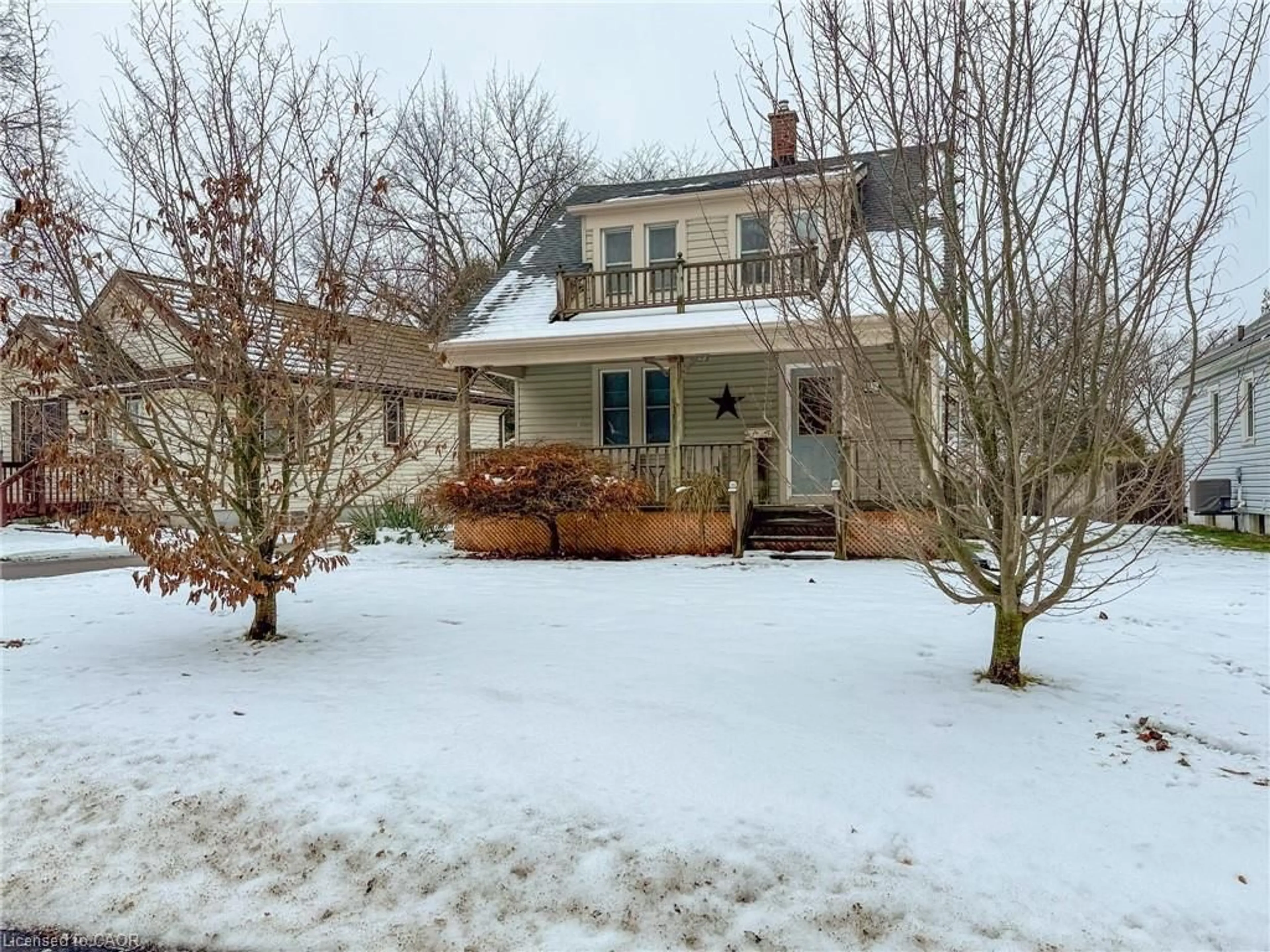 A pic from outside/outdoor area/front of a property/back of a property/a pic from drone, street for 22 Ormond Cres, Simcoe Ontario N3Y 1Y2