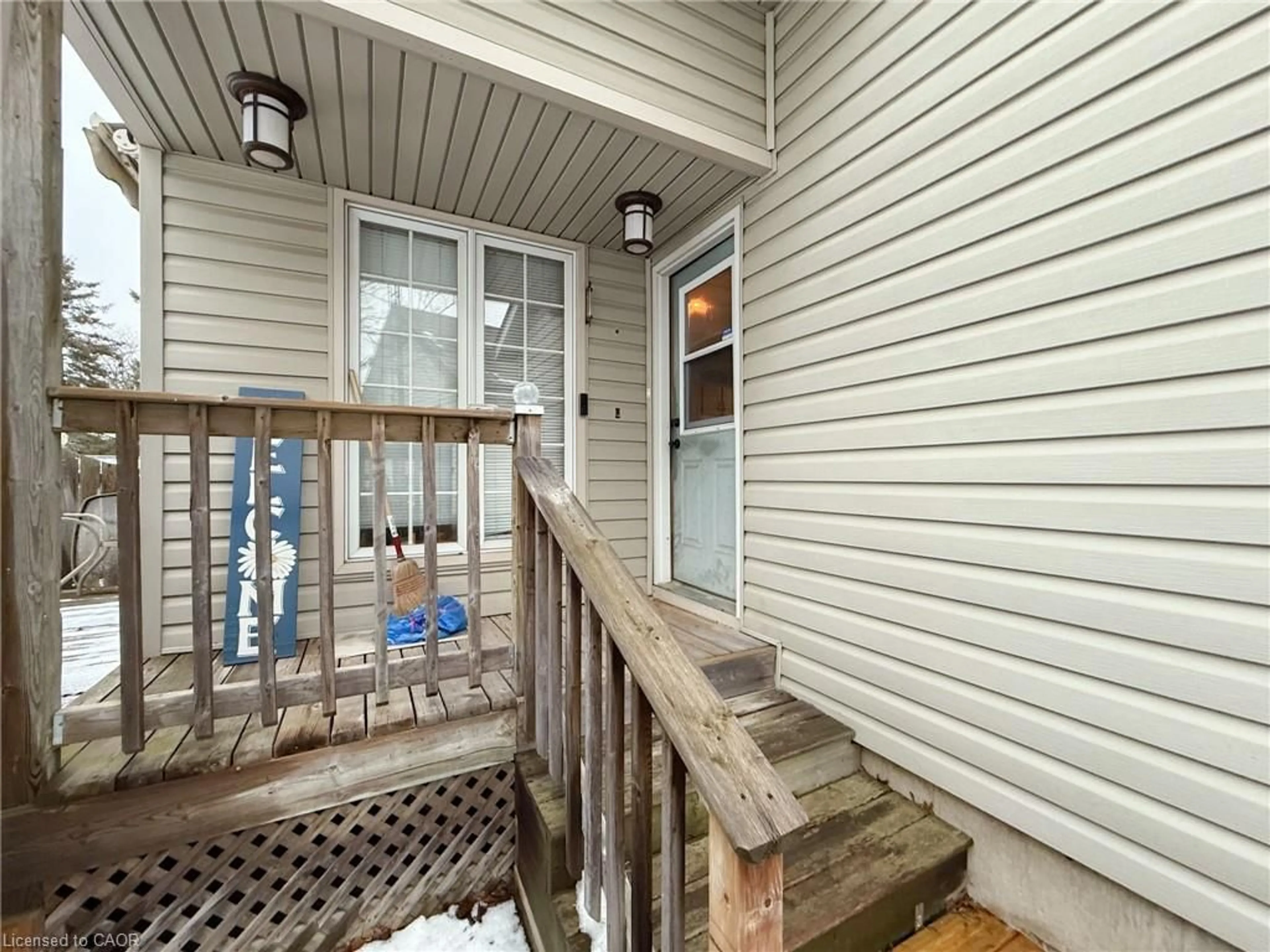 Indoor entryway for 22 Ormond Cres, Simcoe Ontario N3Y 1Y2