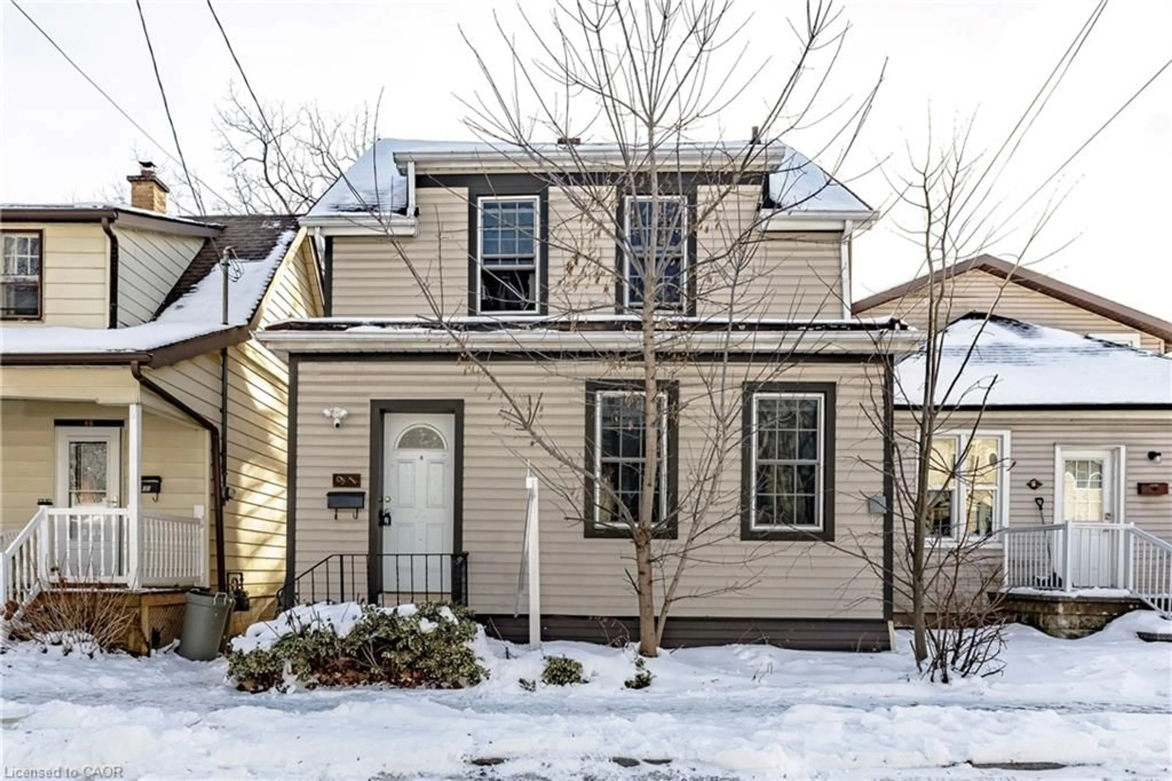 Home with vinyl exterior material, street for 91 Royal Ave, Hamilton Ontario L8S 2C6