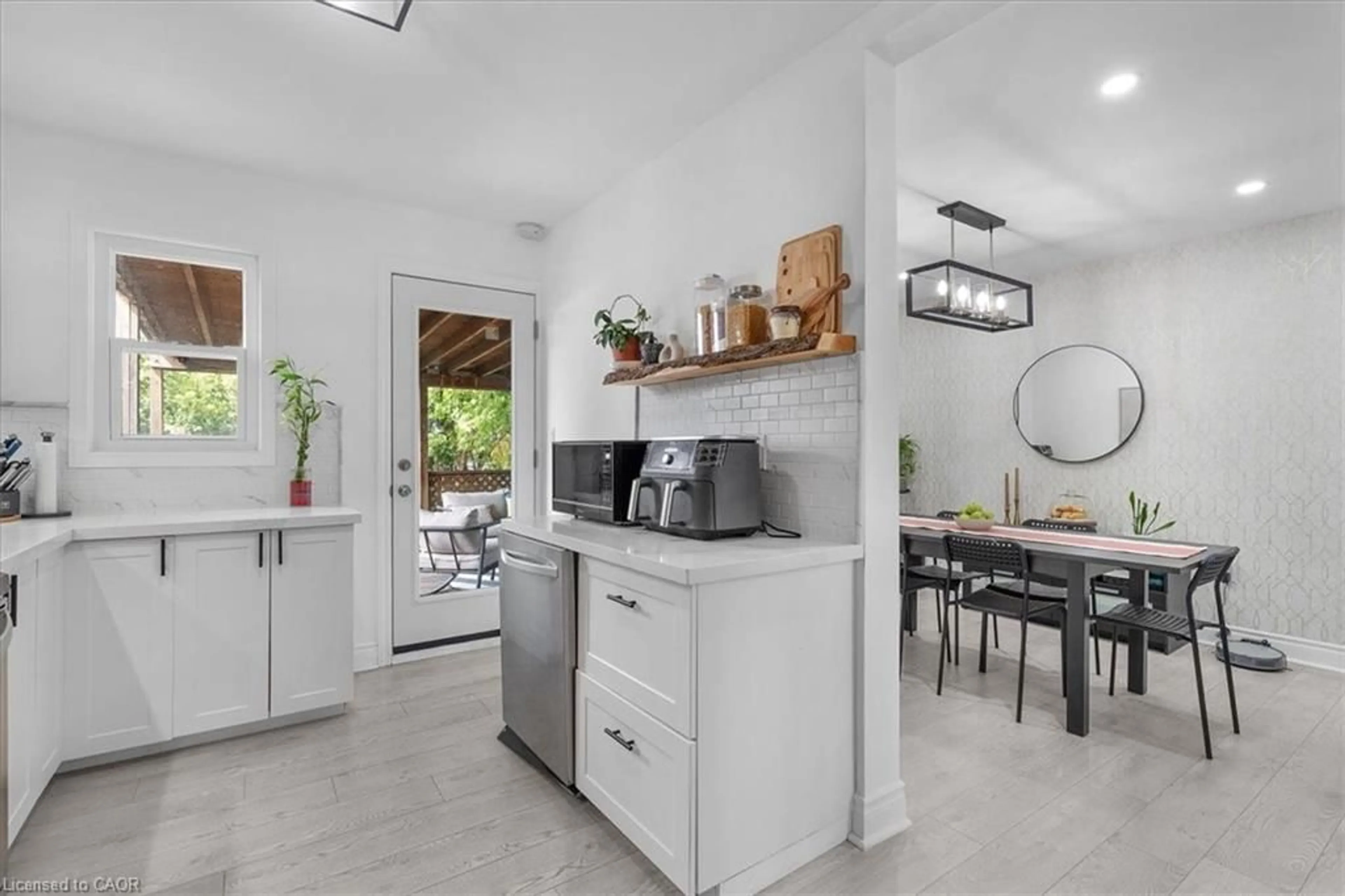 Open concept kitchen, ceramic/tile floor for 133 Frederick Ave, Hamilton Ontario L8H 4L1