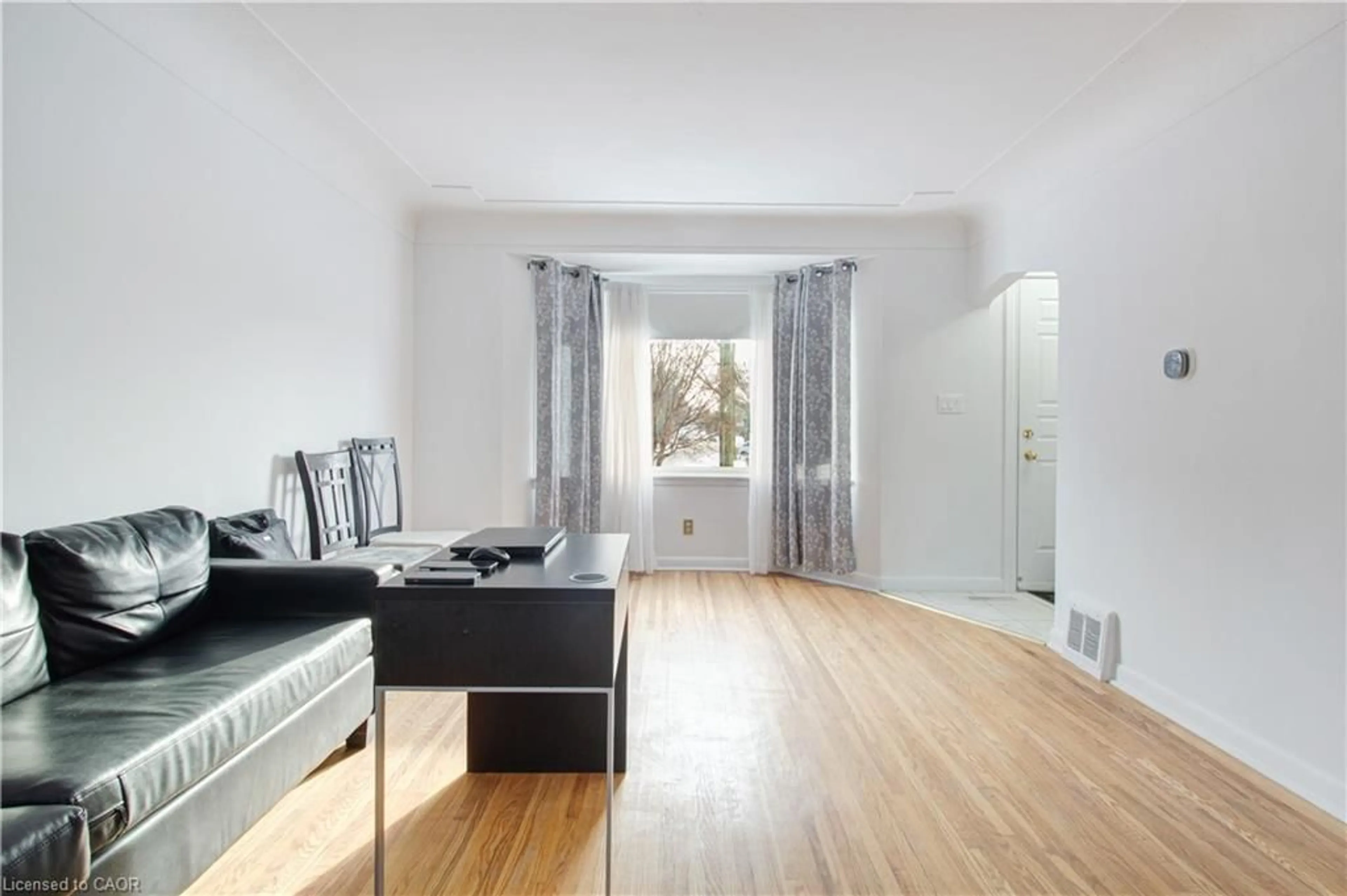 A pic of a room for 773 Queensdale Ave, Hamilton Ontario L8V 1M7