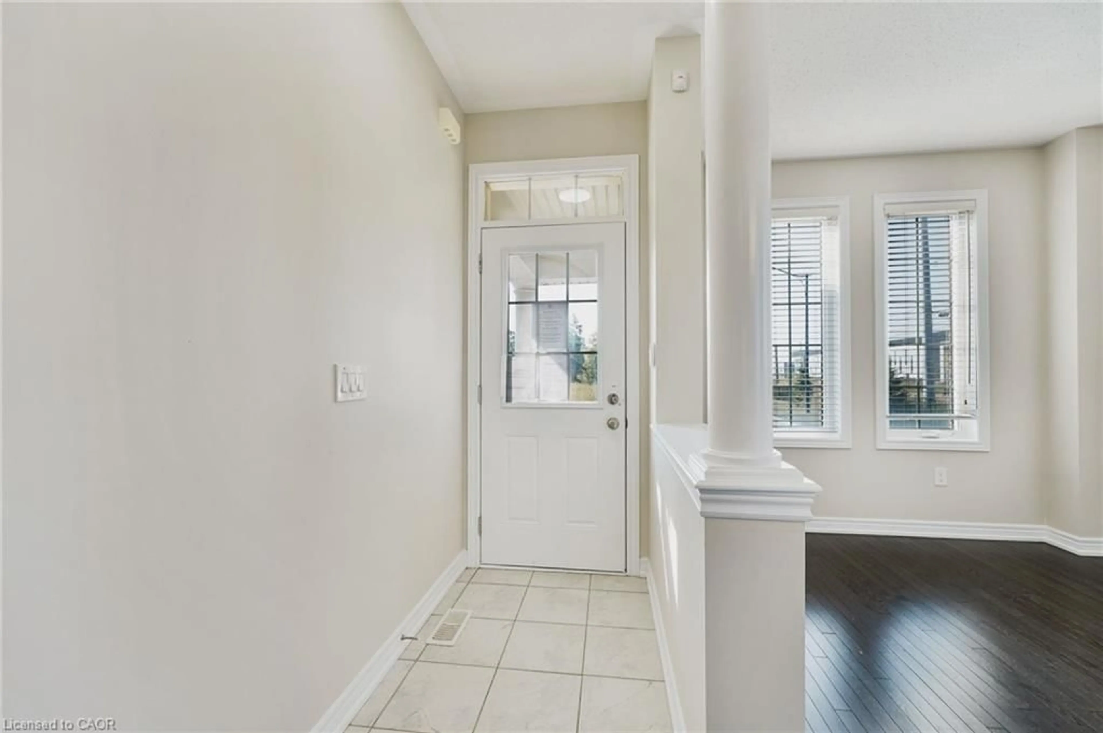 Indoor entryway for 40 Spokanne St, Brampton Ontario L6R 4A2