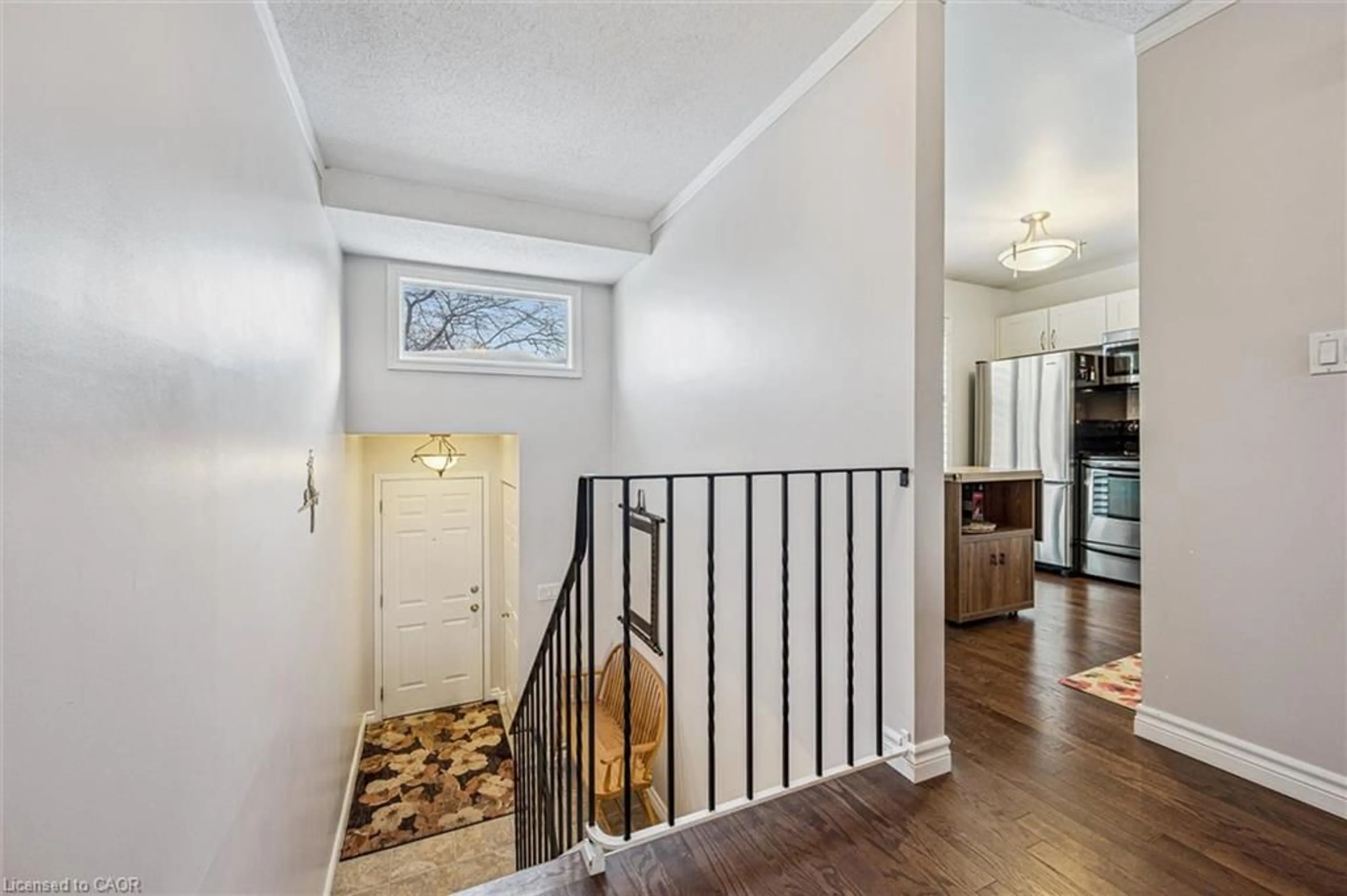 Indoor entryway for 205 Highland Cres #32, Kitchener Ontario N2M 5L7