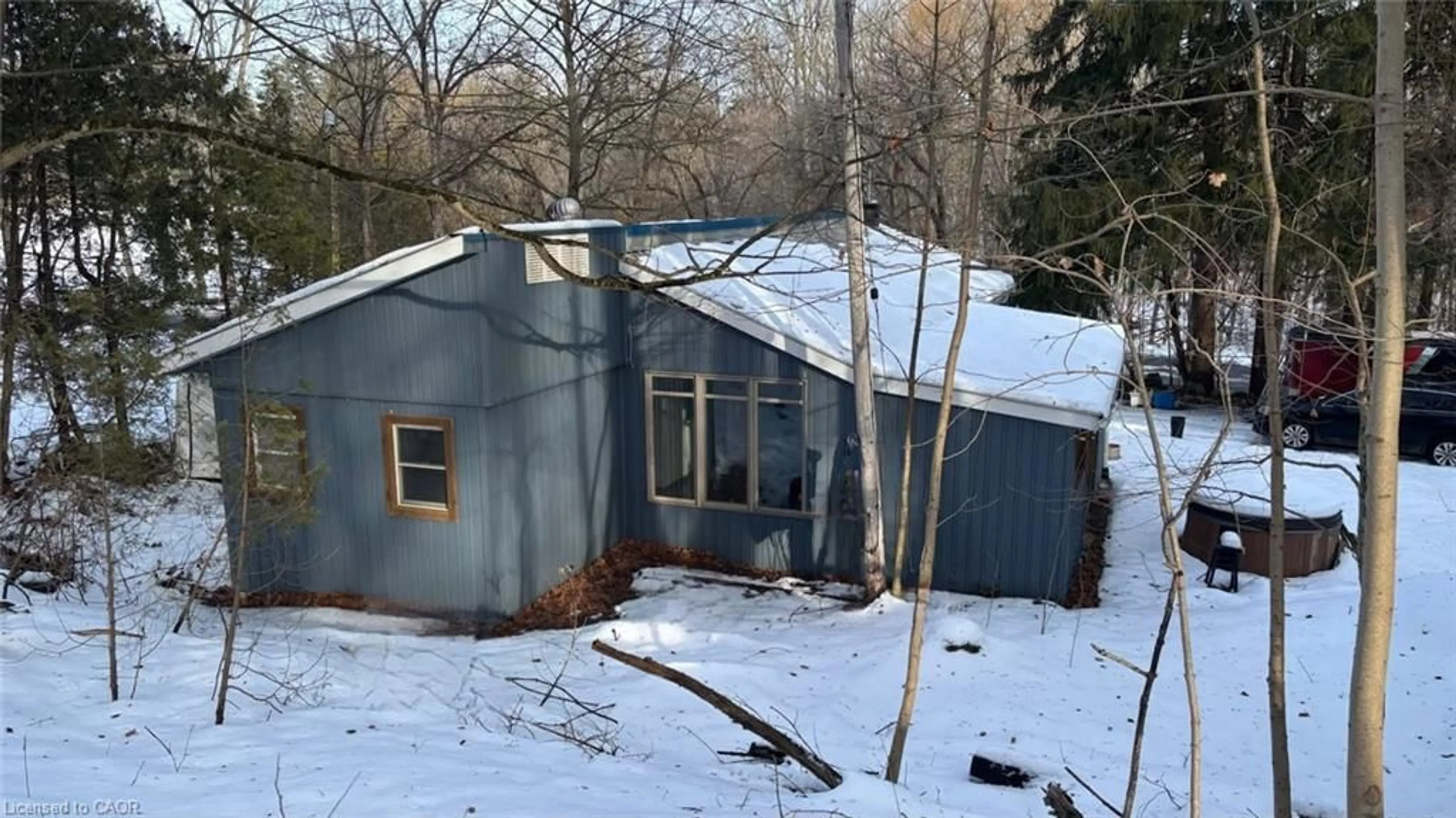 A pic from outside/outdoor area/front of a property/back of a property/a pic from drone, unknown for 430 Old Mill Rd, Delhi Ontario N4B 2X7